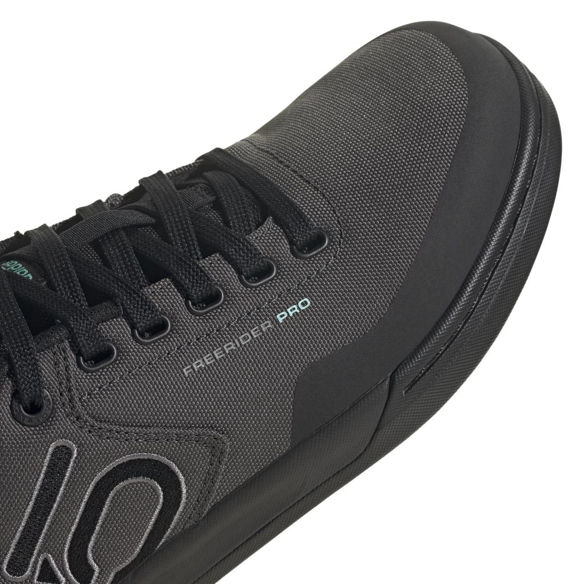 product/a/d/adidas_gz1931_10_footwear_photography_detail_view_3_white.jpg