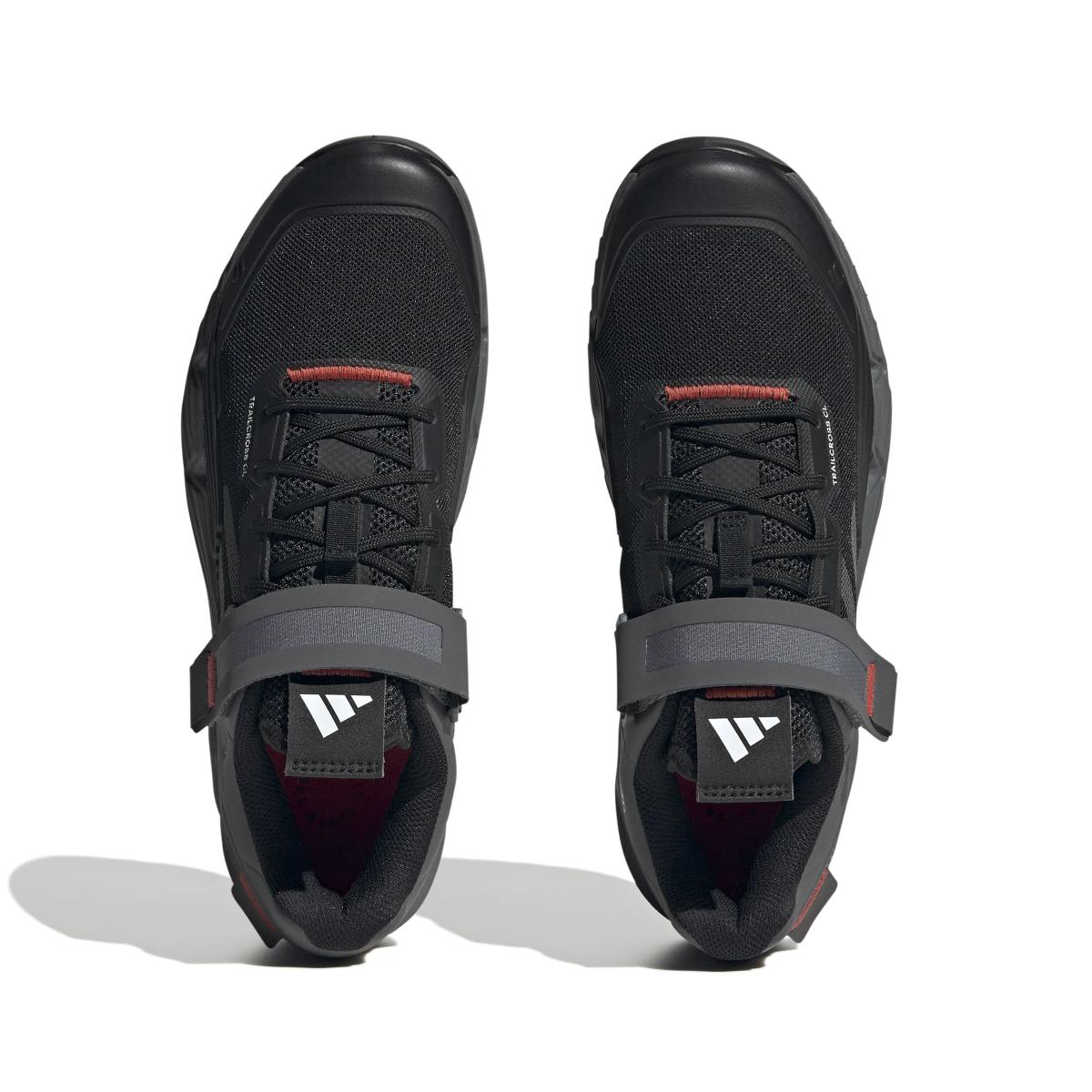 product/a/d/adidas_hp9931_3_footwear_photography_top_portrait_view_white-nw091625.jpg