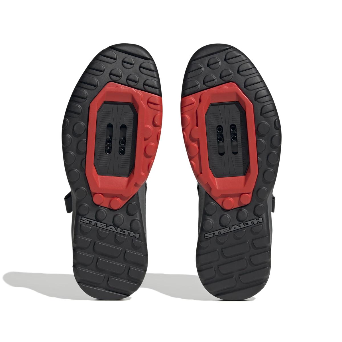 product/a/d/adidas_hp9931_4_footwear_photography_bottom_view_white-nw091625.jpg