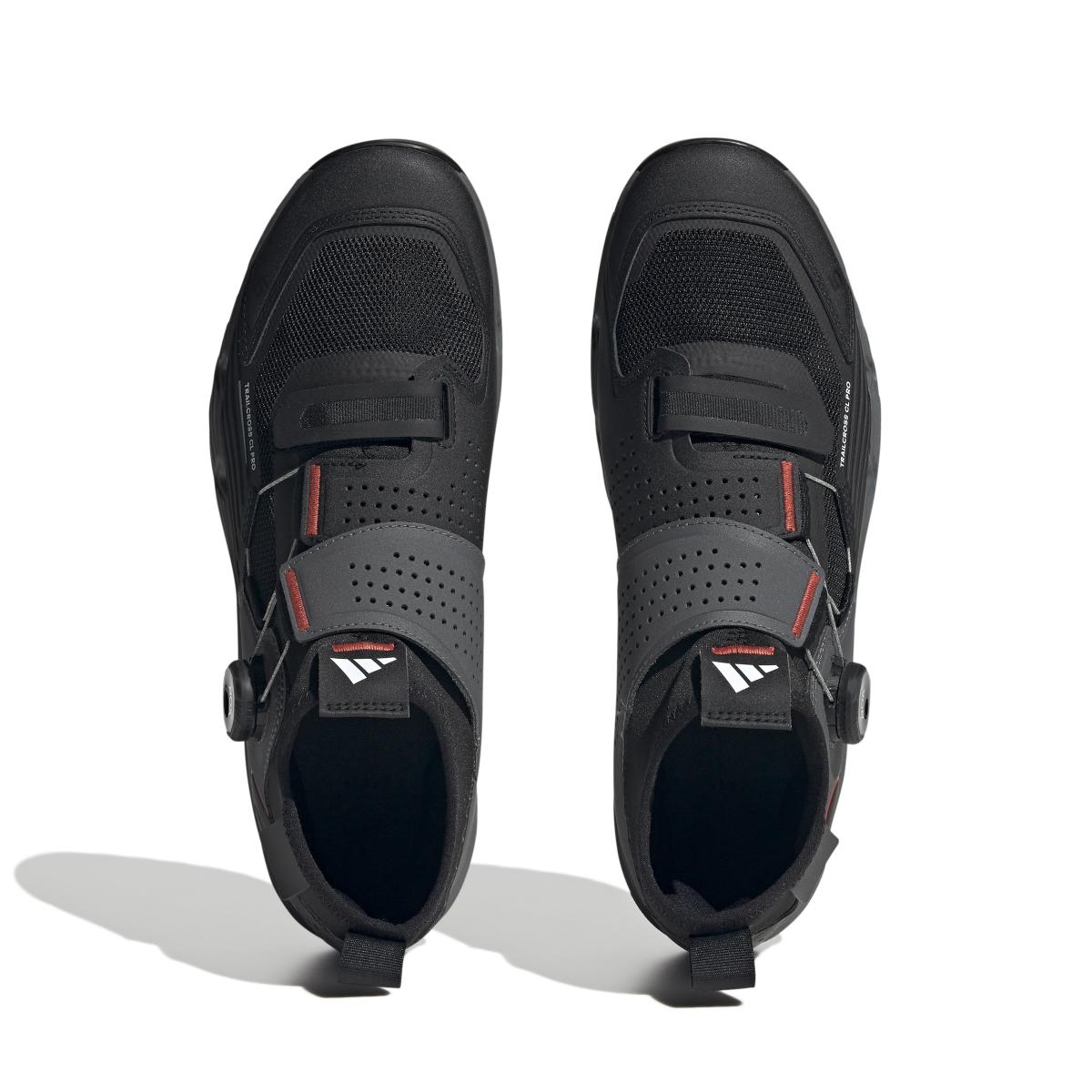 product/a/d/adidas_hp9935_3_footwear_photography_top_portrait_view_white-nw091625.jpg