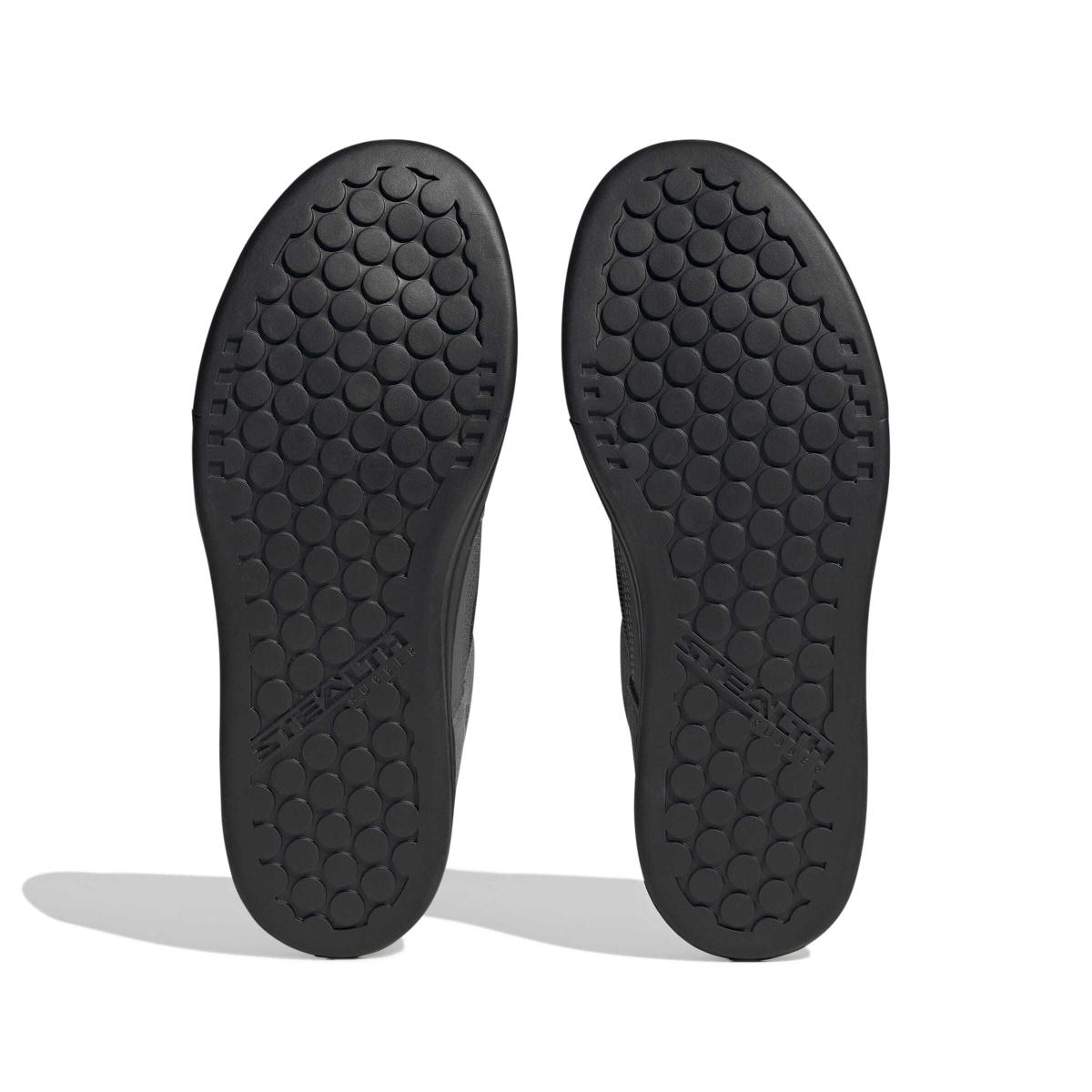 product/a/d/adidas_hp9936_4_footwear_photography_bottom_view_white-nw091625.jpg