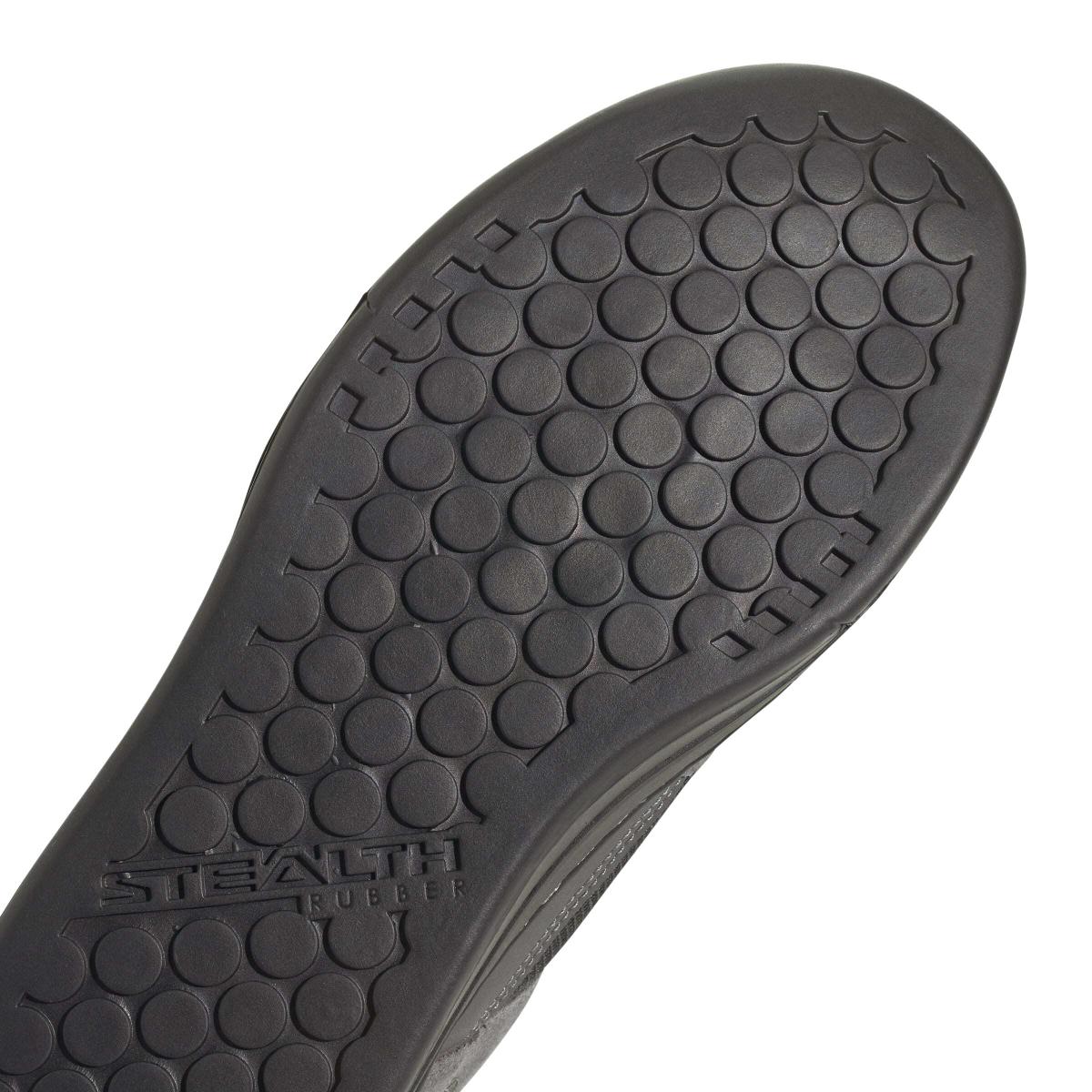 product/a/d/adidas_hp9936_8_footwear_photography_detail_view_1_white-nw091625.jpg