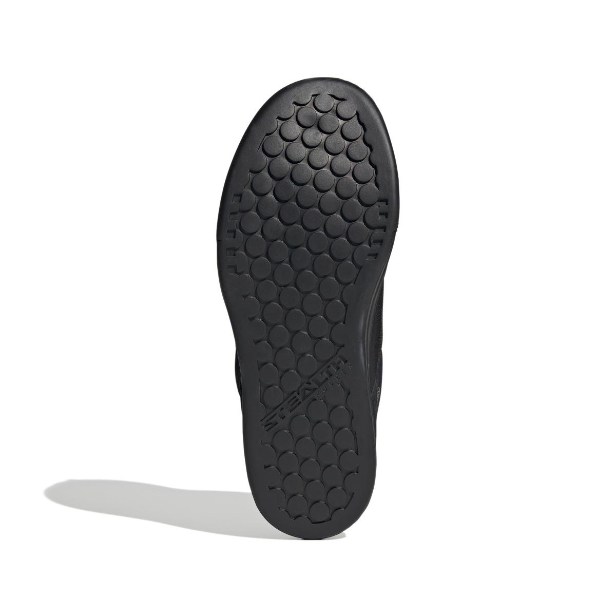 product/a/d/adidas_hp9939_4_footwear_photography_bottom_view_white-nw091625.jpg