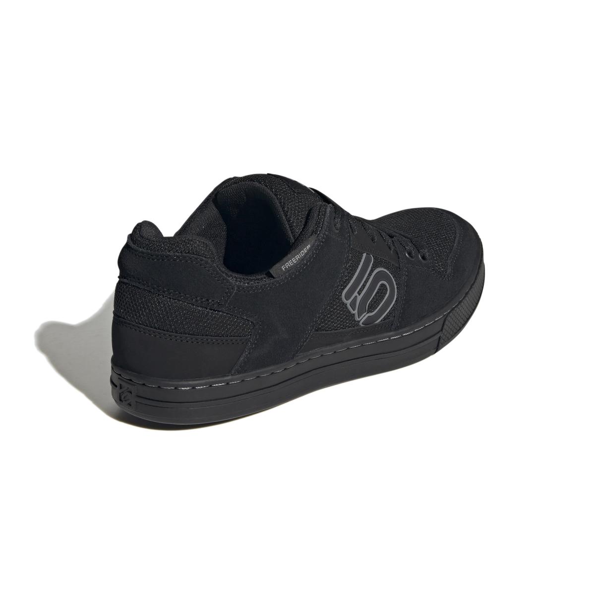 product/a/d/adidas_hp9939_7_footwear_photography_back_lateral_top_view_white-nw091625.jpg