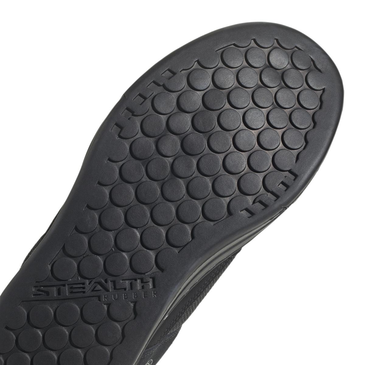 product/a/d/adidas_hp9939_8_footwear_photography_detail_view_1_white-nw091625.jpg