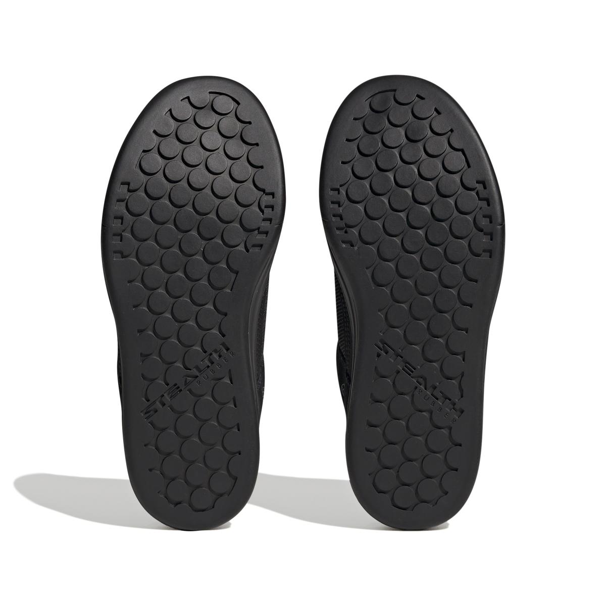 product/a/d/adidas_hq2101_4_footwear_photography_bottom_view_white-nw091625.jpg