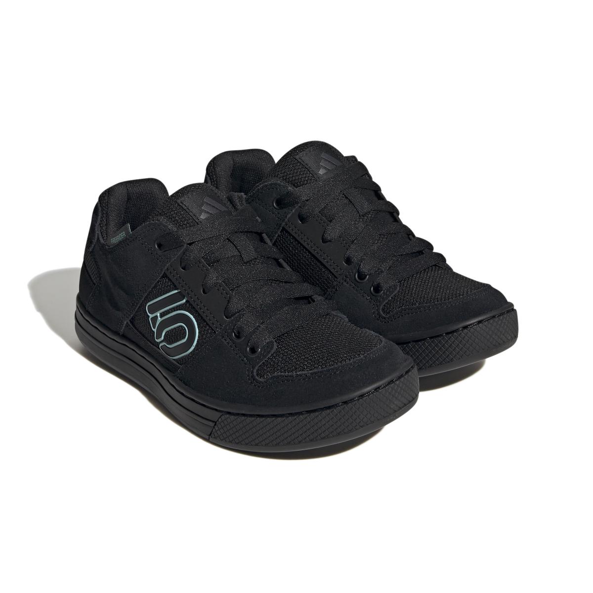 product/a/d/adidas_hq2101_6_footwear_photography_front_lateral_top_view_white-nw091625.jpg