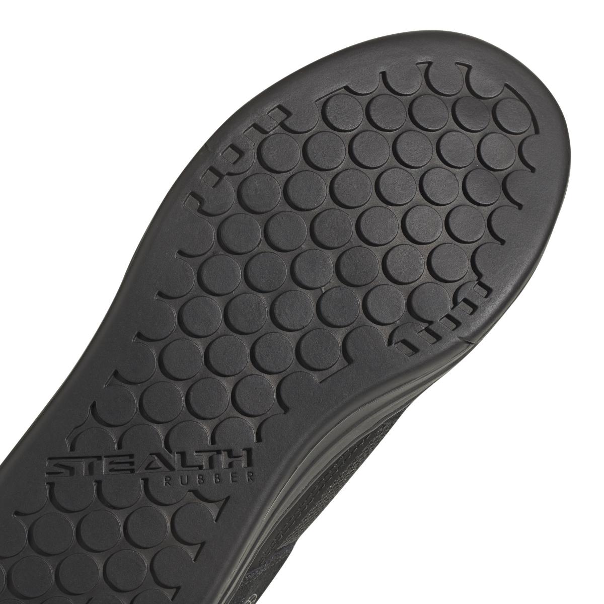 product/a/d/adidas_hq2101_9_footwear_photography_detail_view_2_white-nw091625.jpg