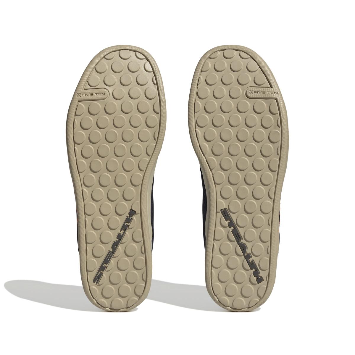 product/a/d/adidas_hq2111_4_footwear_photography_bottom_view_white-nw091625.jpg