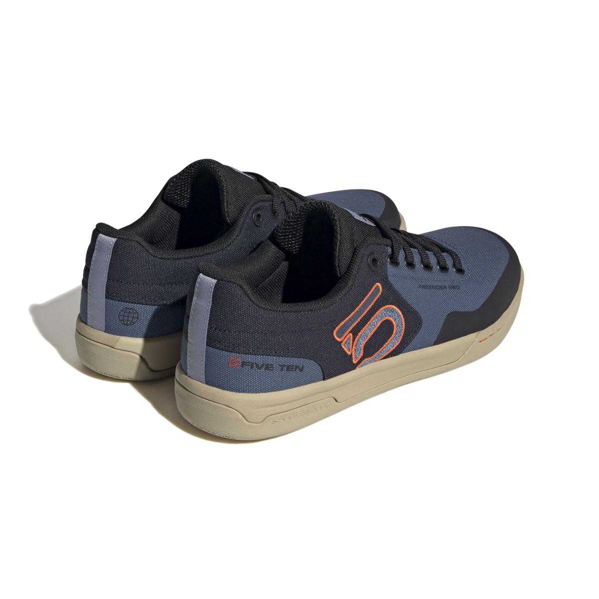 product/a/d/adidas_hq2111_7_footwear_photography_back_lateral_top_view_white-nw091625.jpg