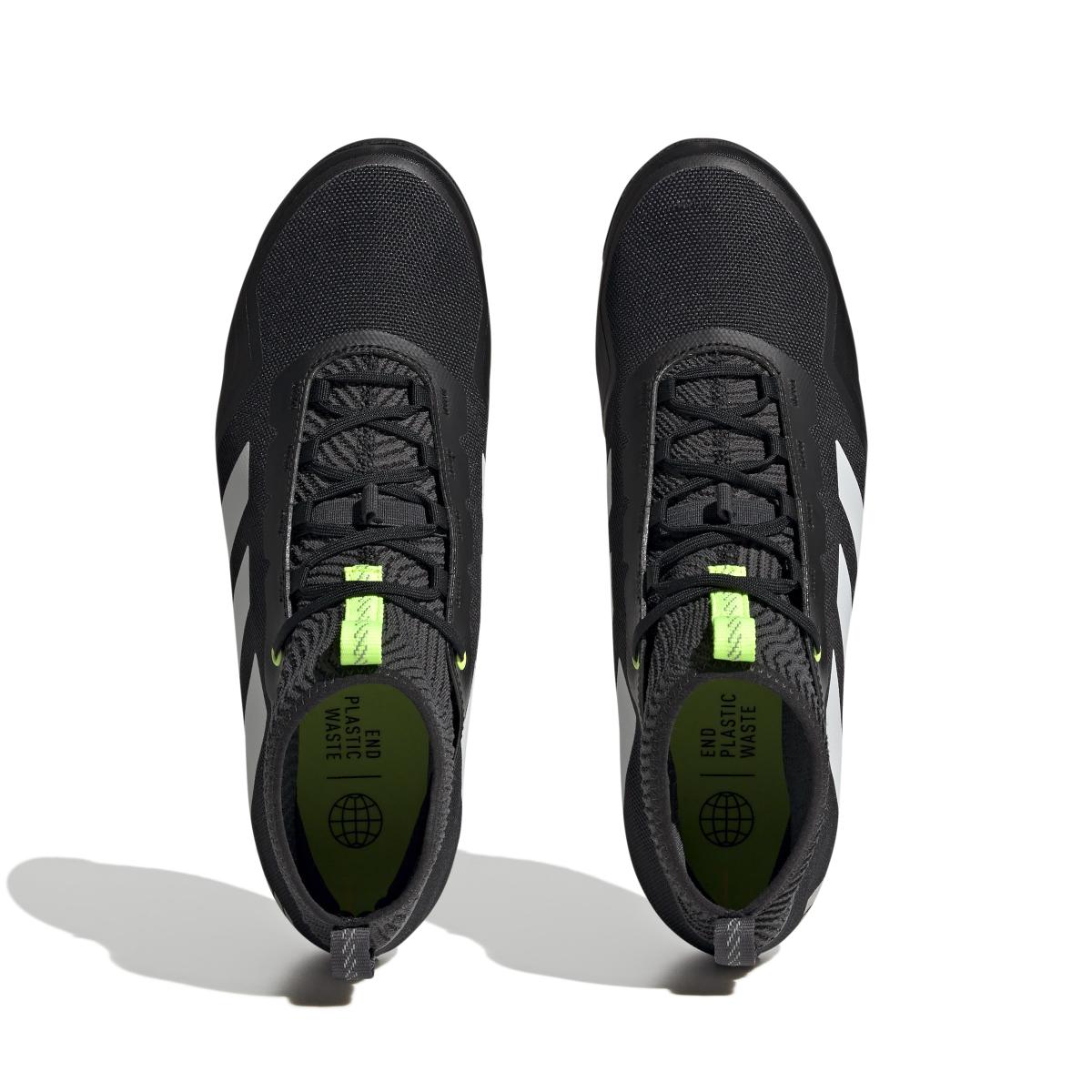 product/a/d/adidas_hq9034_3_footwear_photography_top_portrait_view_white.jpg