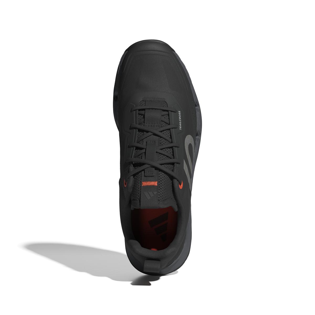 product/a/d/adidas_id5012_3_footwear_photography_top_portrait_view_white-nw091625.jpg
