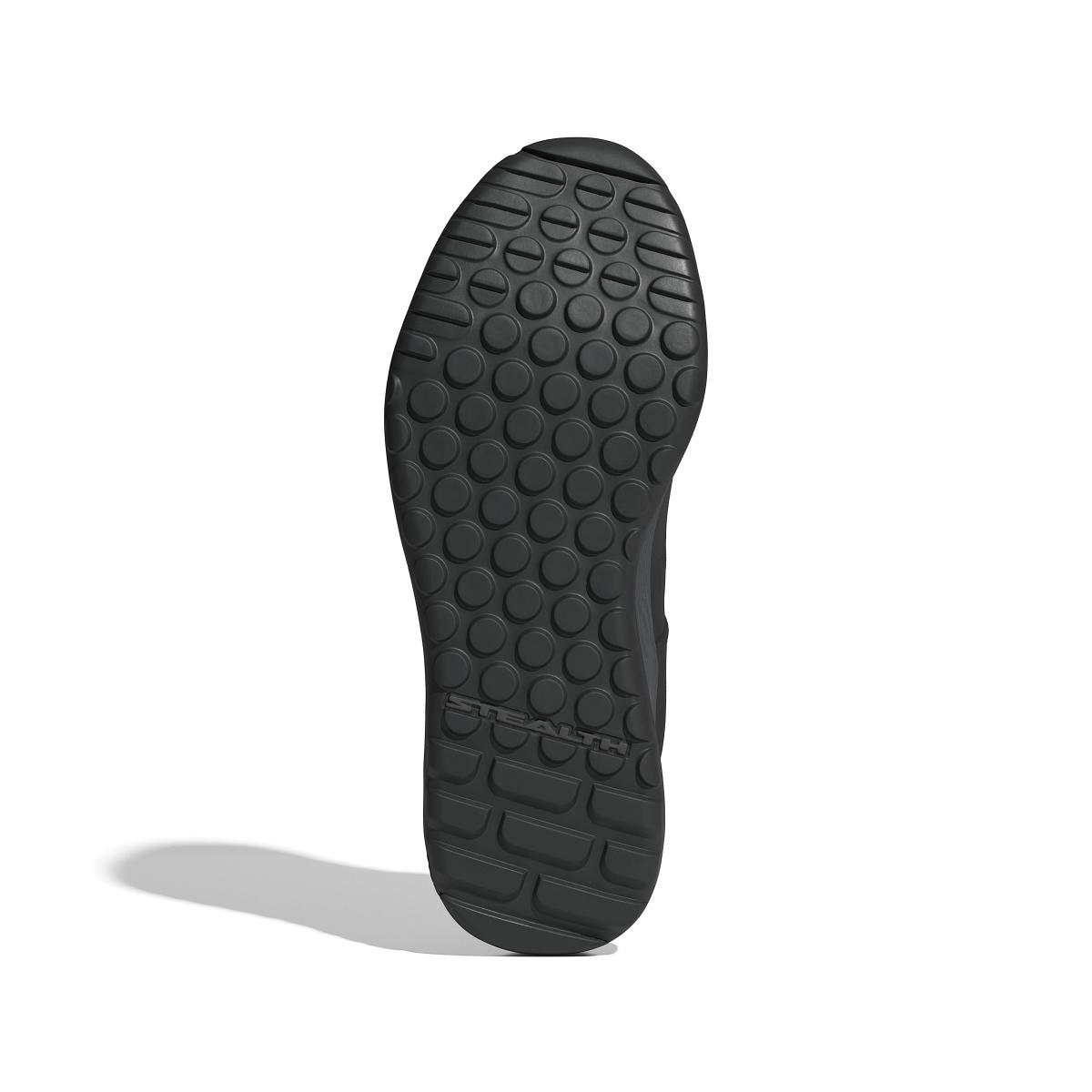 product/a/d/adidas_id5012_4_footwear_photography_bottom_view_white-nw091625.jpg