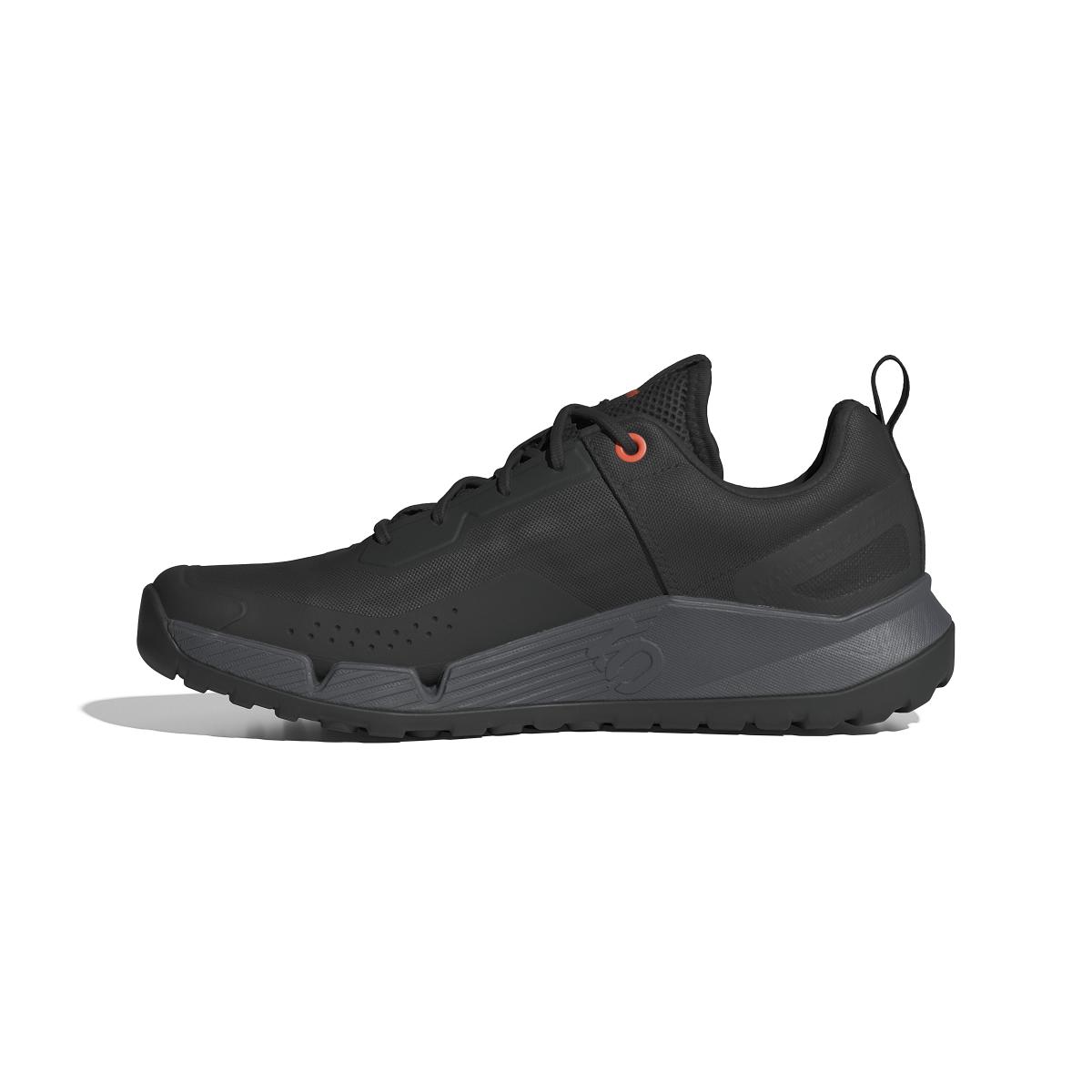 product/a/d/adidas_id5012_5_footwear_photography_side_medial_center_view_white-nw091625.jpg