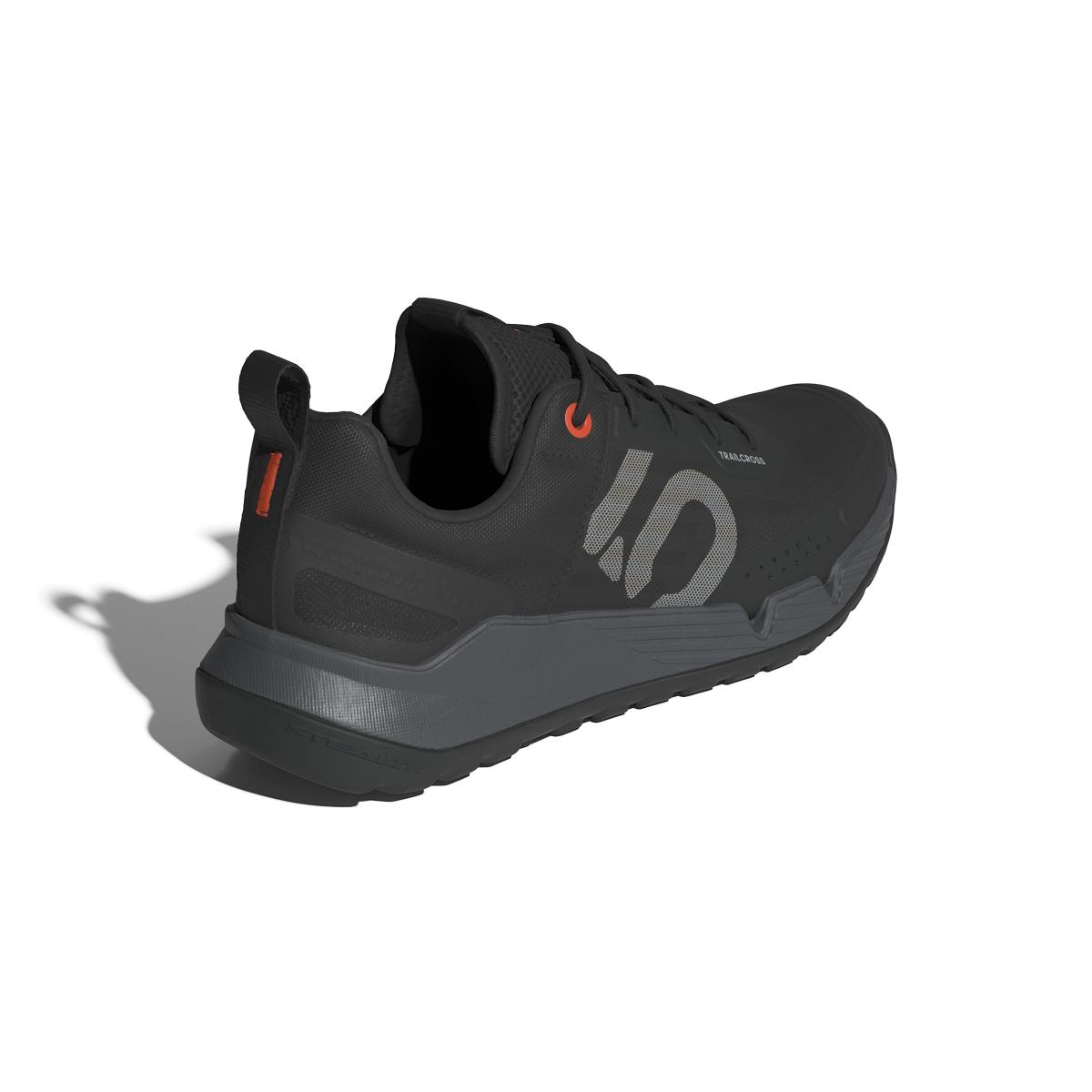 product/a/d/adidas_id5012_7_footwear_photography_back_lateral_top_view_white-nw091625.jpg