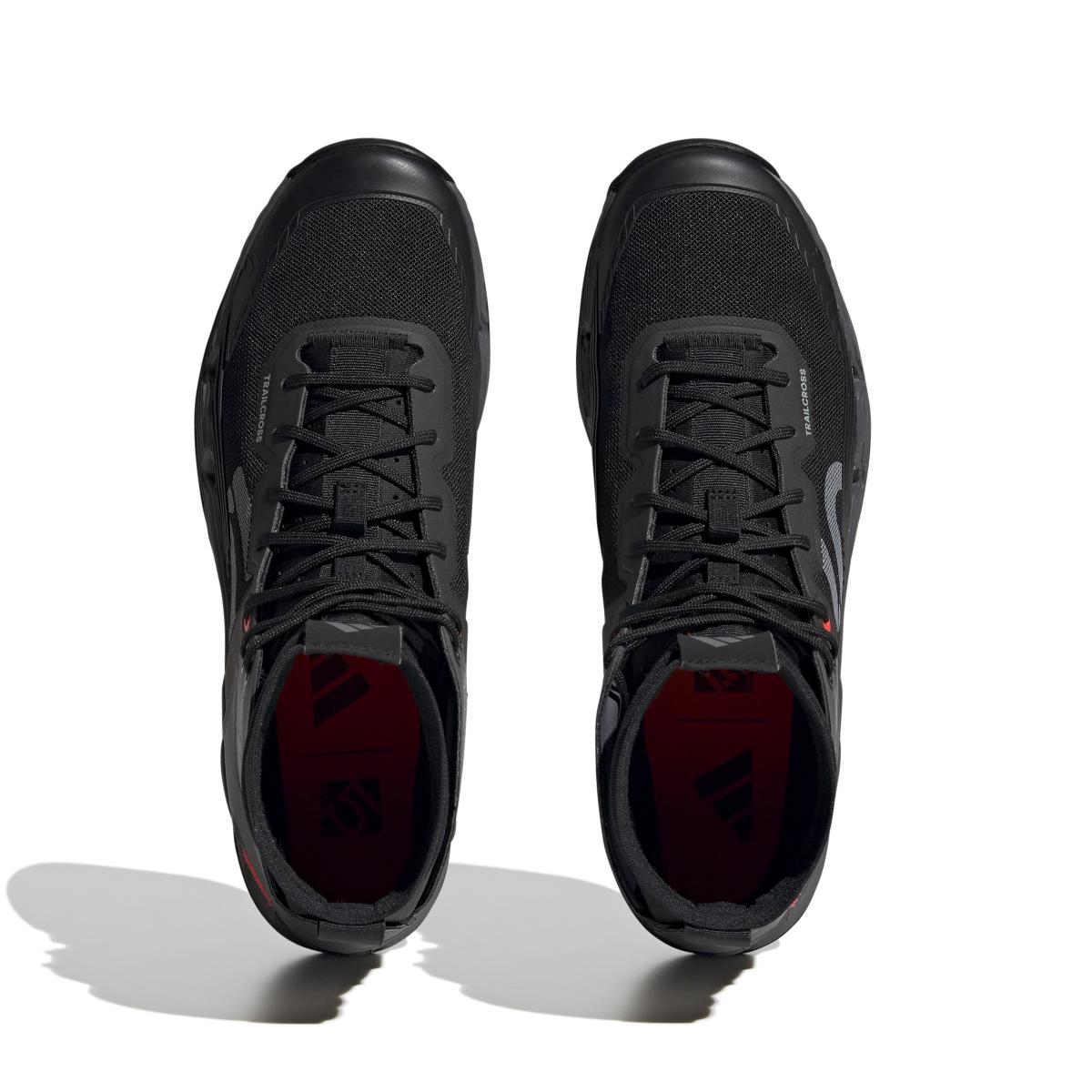 product/a/d/adidas_if4944_3_footwear_photography_top_portrait_view_white-nw091625.jpg