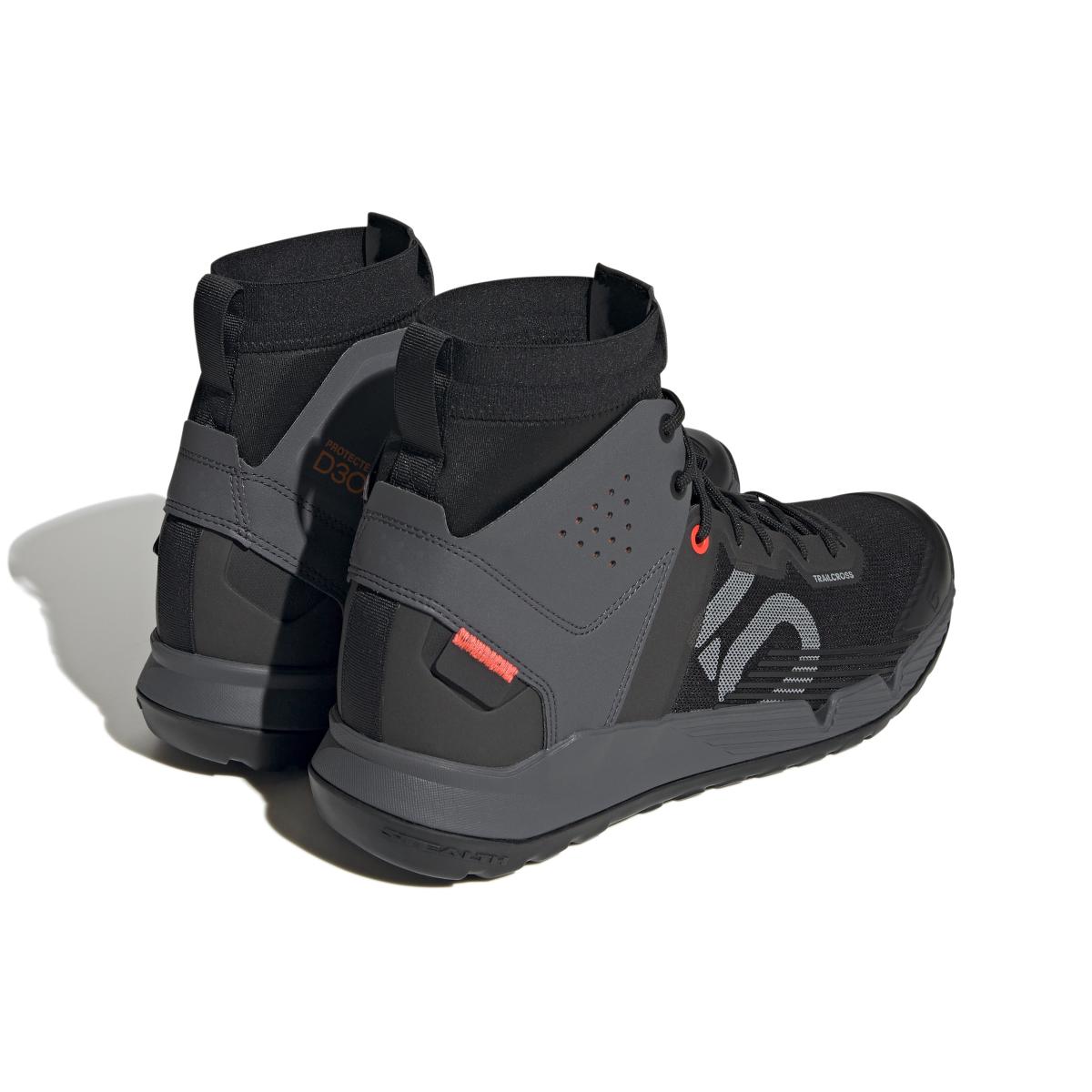 product/a/d/adidas_if4944_7_footwear_photography_back_lateral_top_view_white-nw091625.jpg
