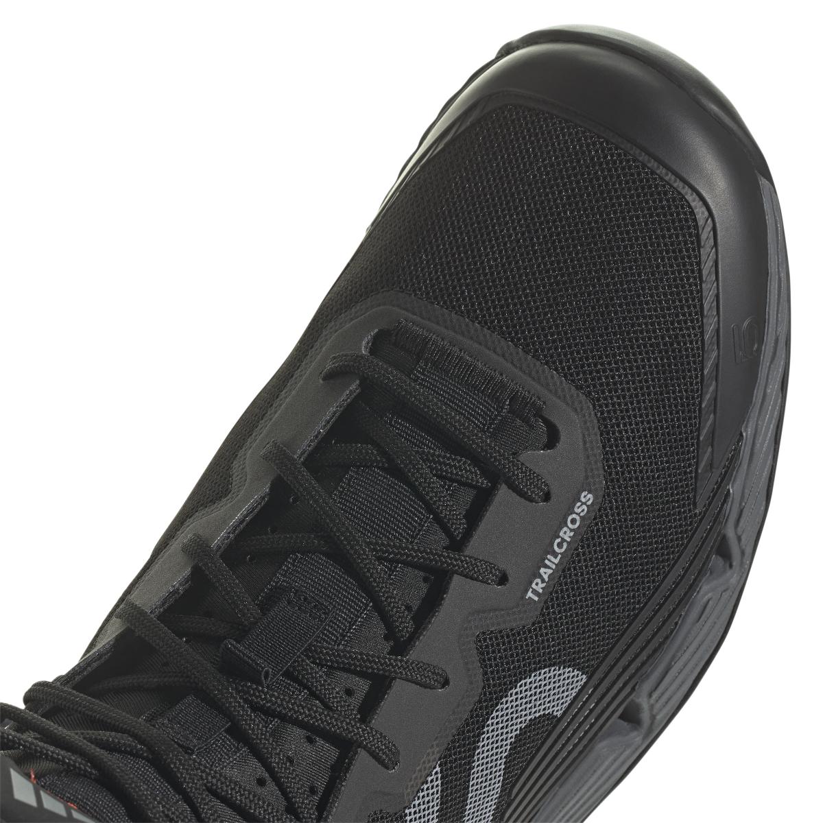 product/a/d/adidas_if4944_9_footwear_photography_detail_view_2_white-nw091625.jpg