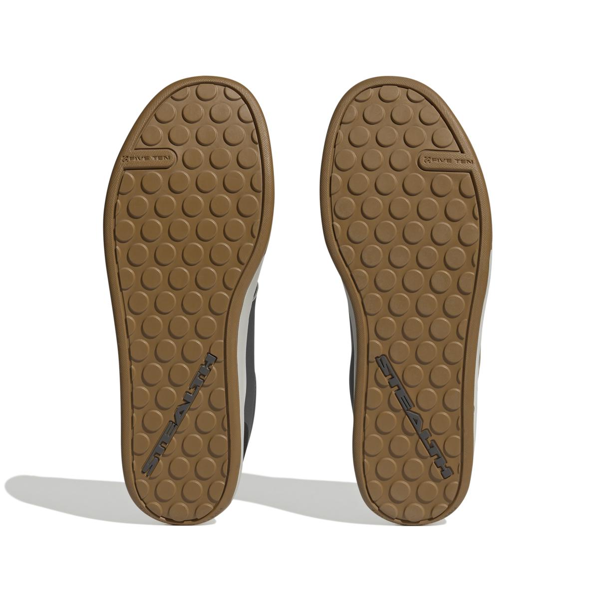 product/a/d/adidas_if7423_4_footwear_photography_bottom_view_white-nw091625.jpg