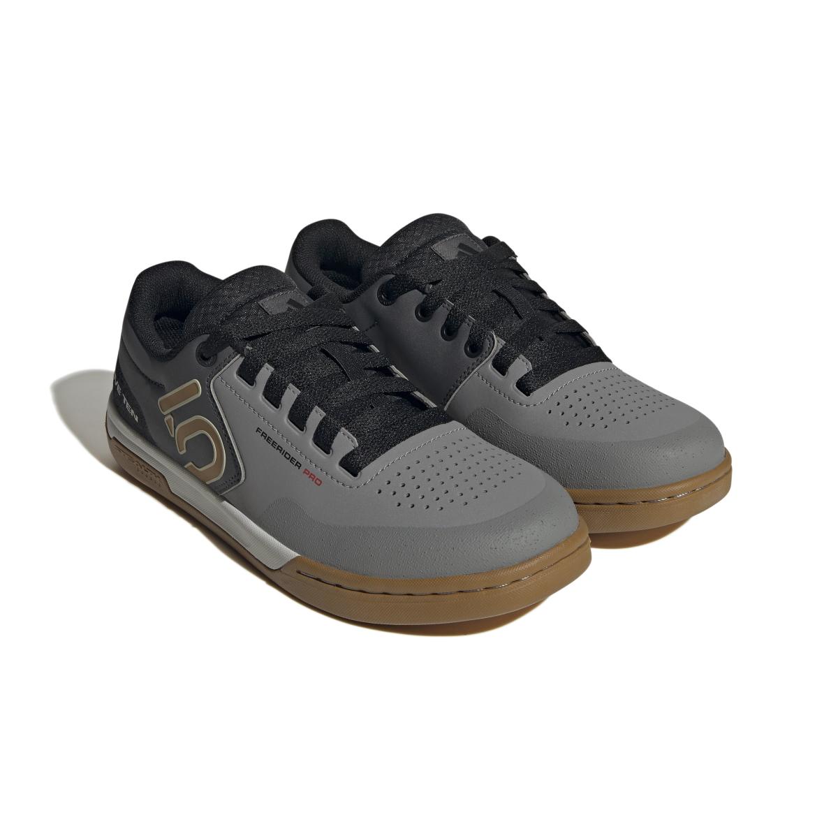 product/a/d/adidas_if7423_6_footwear_photography_front_lateral_top_view_white-nw091625.jpg