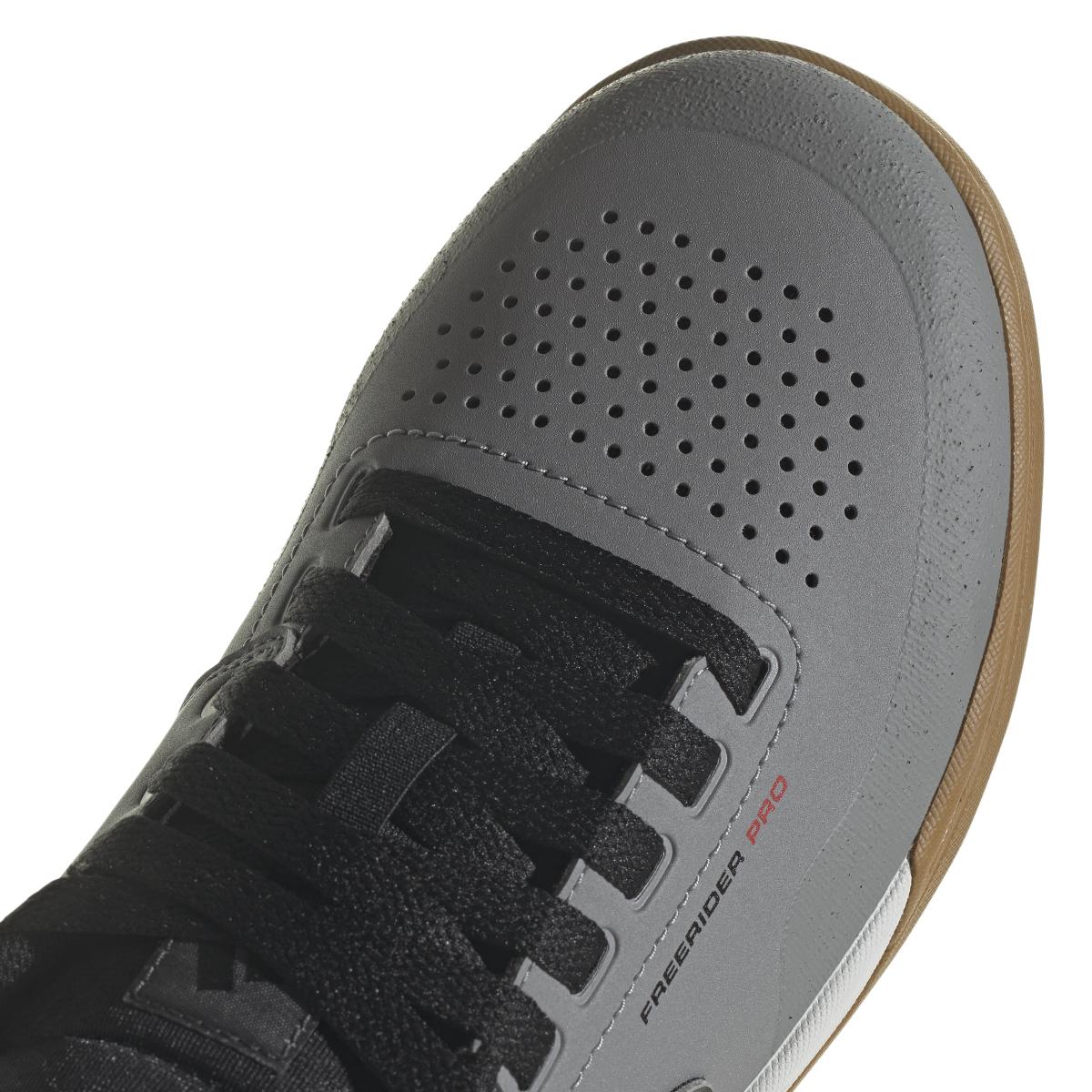 product/a/d/adidas_if7423_9_footwear_photography_detail_view_2_white-nw091625.jpg