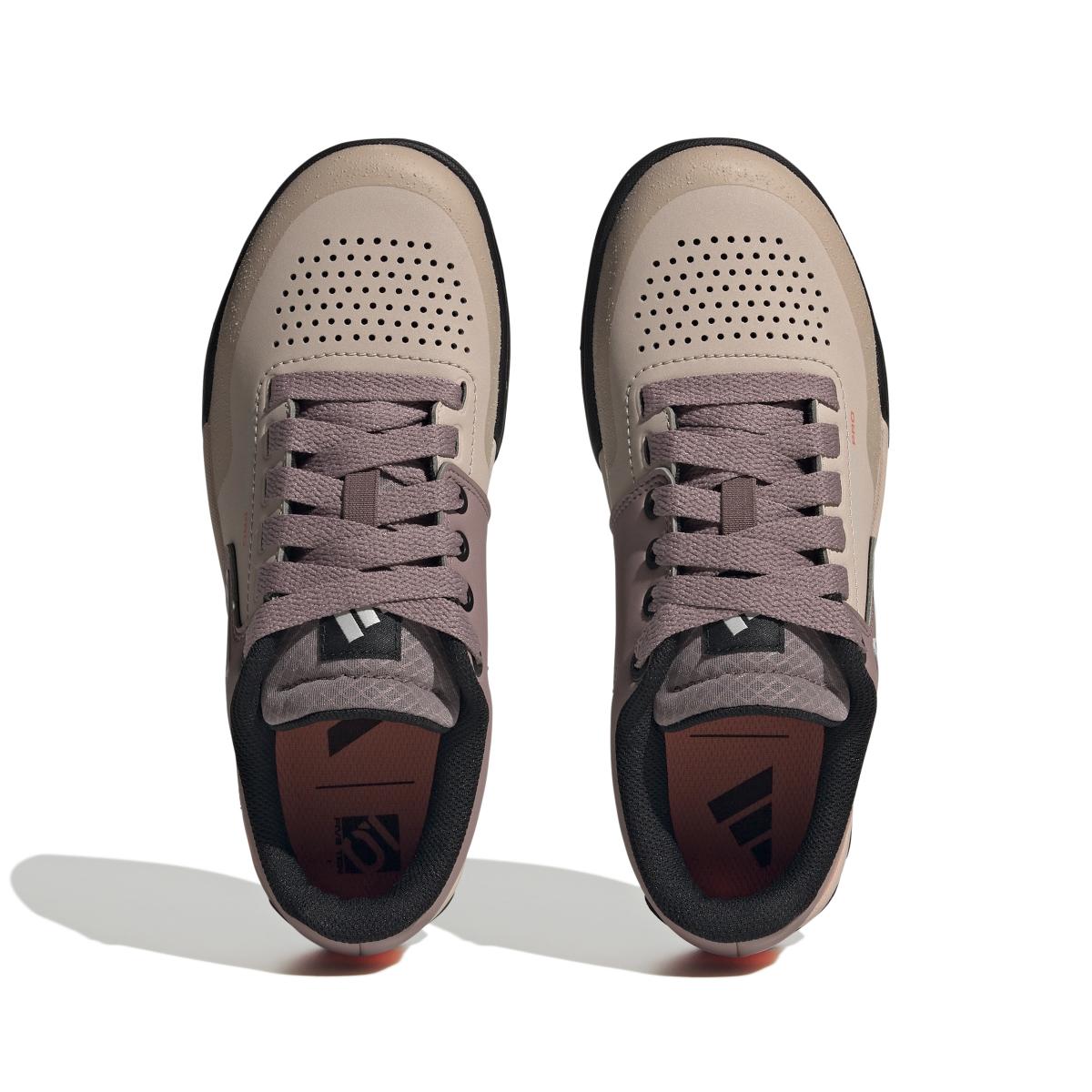 product/a/d/adidas_if7437_3_footwear_photography_top_portrait_view_white-nw091625.jpg