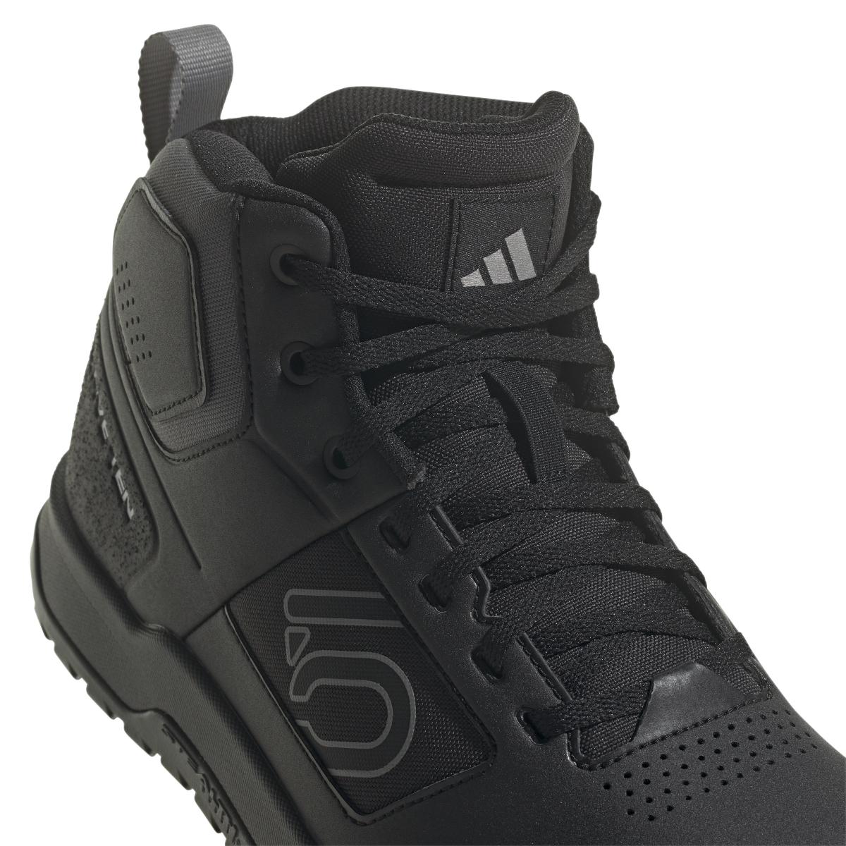 product/a/d/adidas_if7453_8_footwear_photography_detail_view_1_white-nw091625.jpg