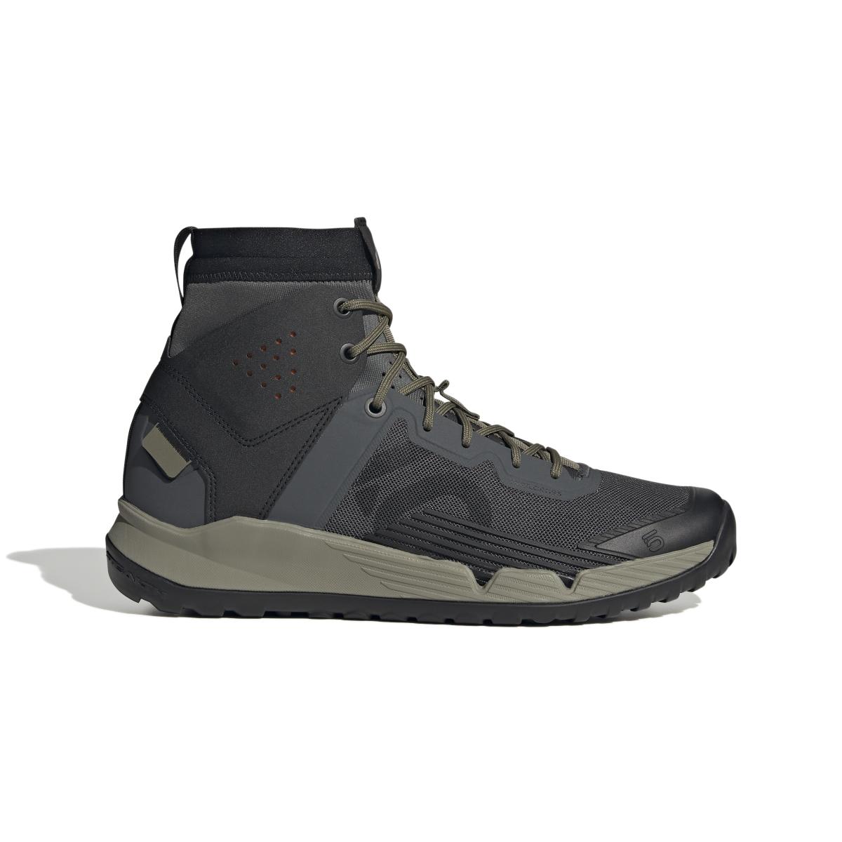 product/a/d/adidas_ih0810_1_footwear_photography_side_lateral_center_view_white-nw091625.jpg