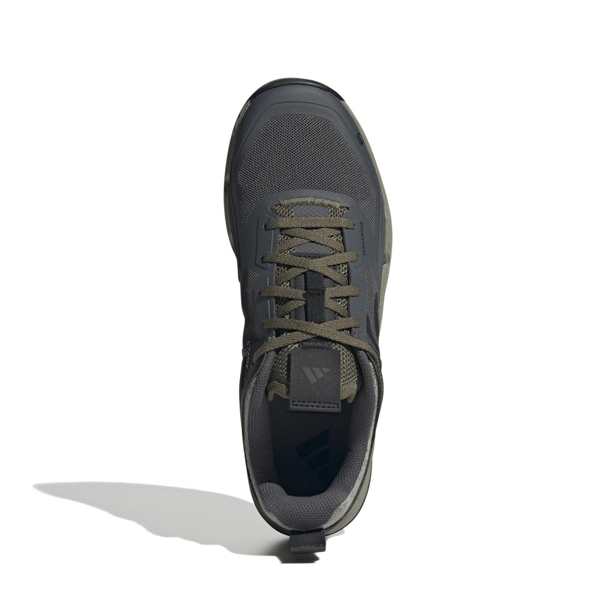 product/a/d/adidas_ih0812_3_footwear_photography_top_portrait_view_white-nw091625.jpg