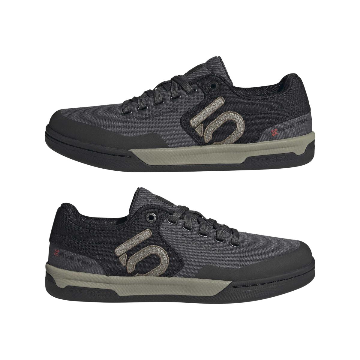 product/a/d/adidas_ih0814_10_footwear_photography_mirrored_pair_view_white-nw091625.jpg