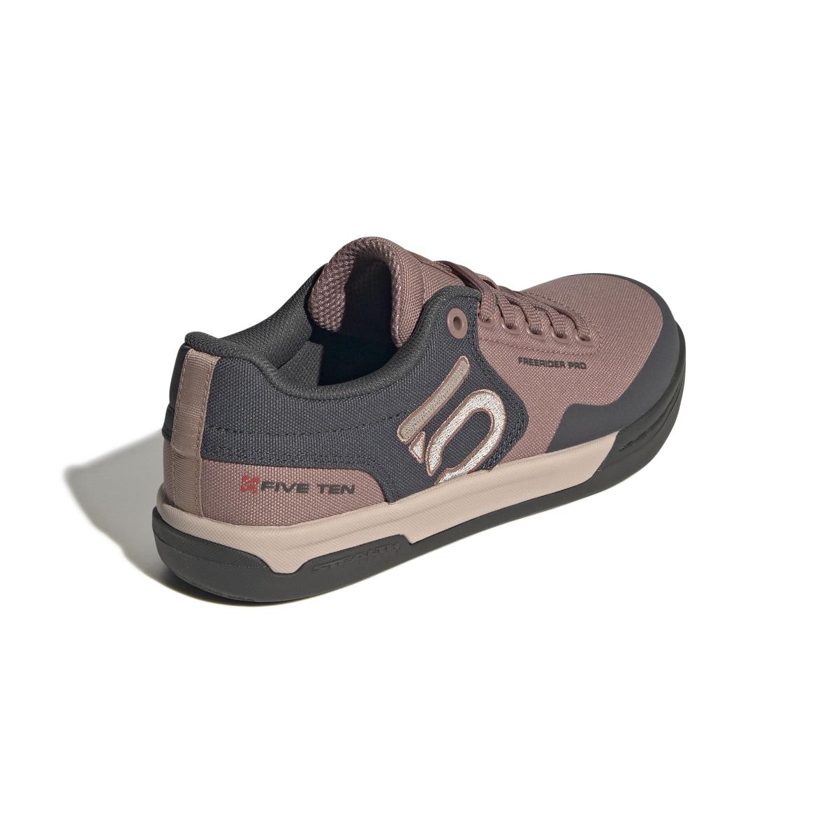 product/a/d/adidas_ih0819_7_footwear_photography_back_lateral_top_view_white.jpg