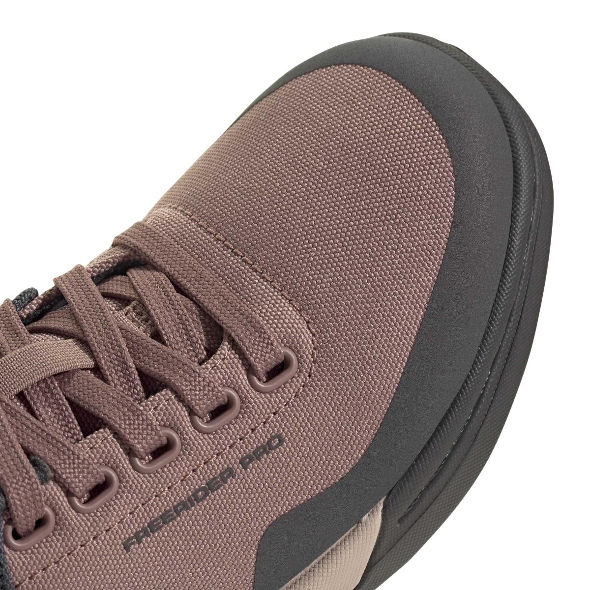 product/a/d/adidas_ih0819_8_footwear_photography_detail_view_1_white.jpg