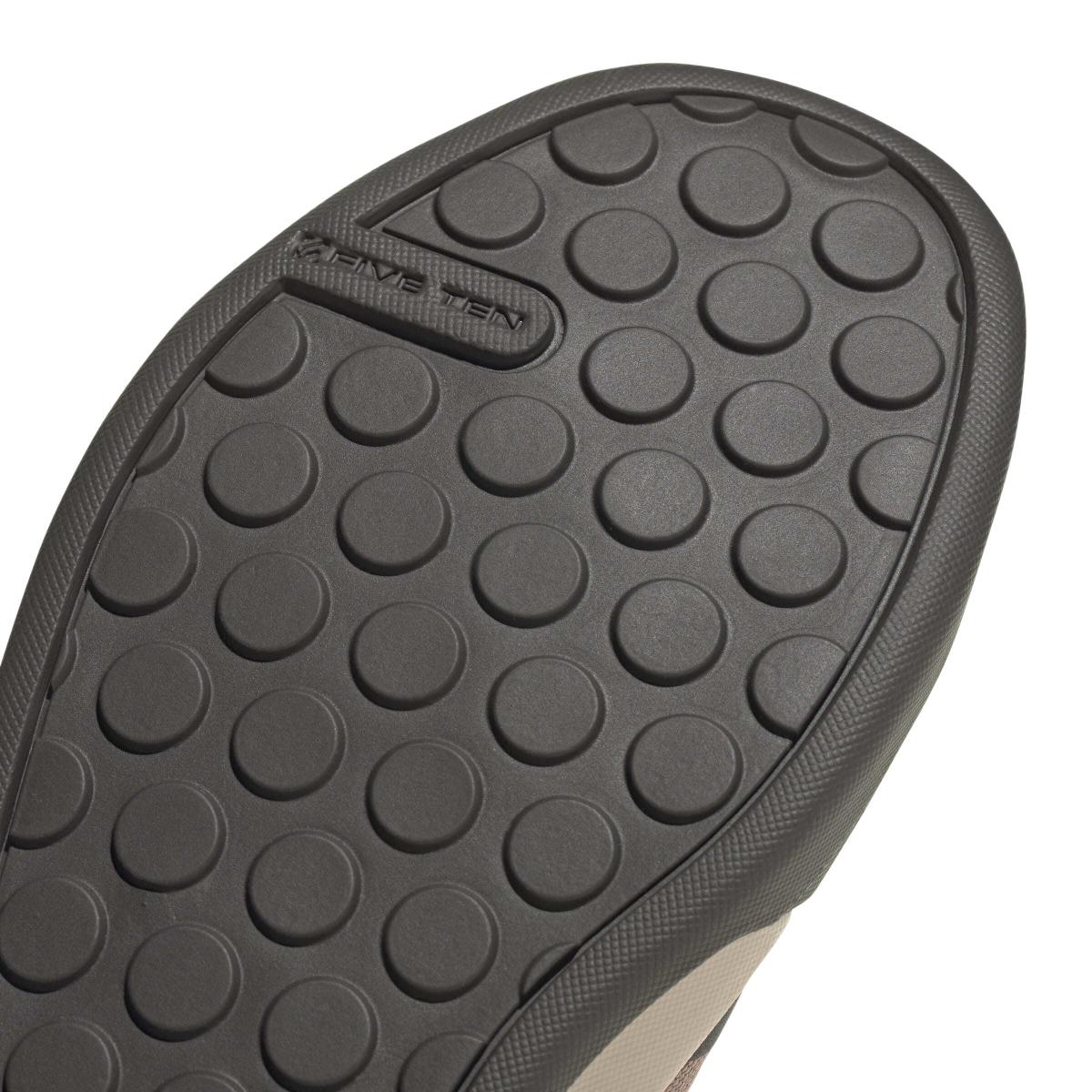 product/a/d/adidas_ih0819_9_footwear_photography_detail_view_2_white.jpg