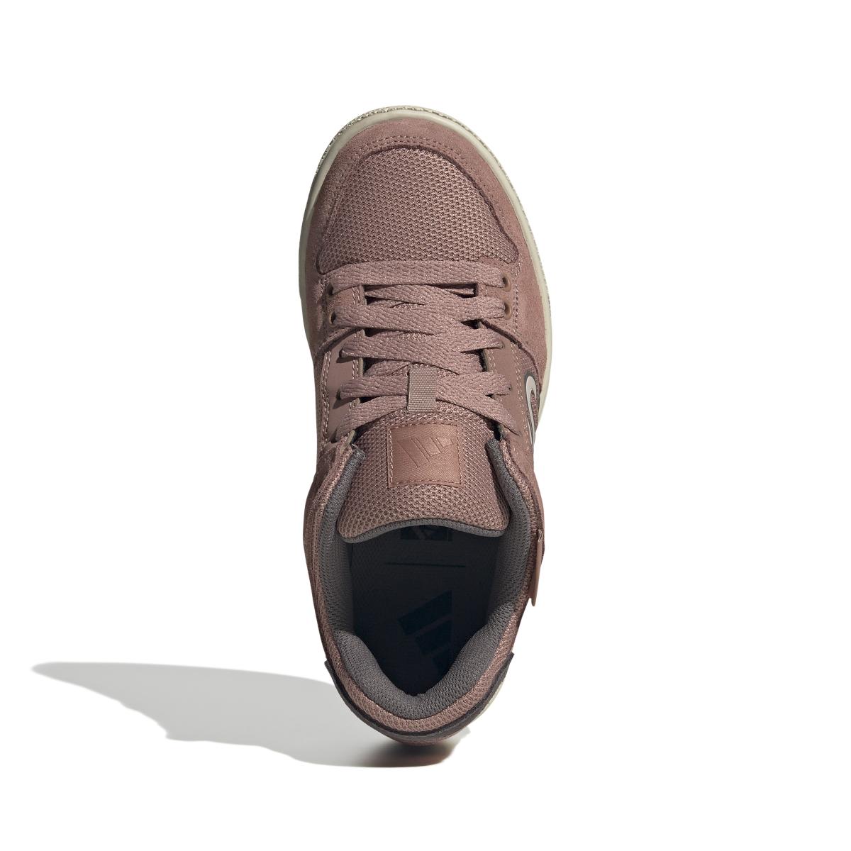 product/a/d/adidas_ih0821_3_footwear_photography_top_portrait_view_white-nw091625.jpg