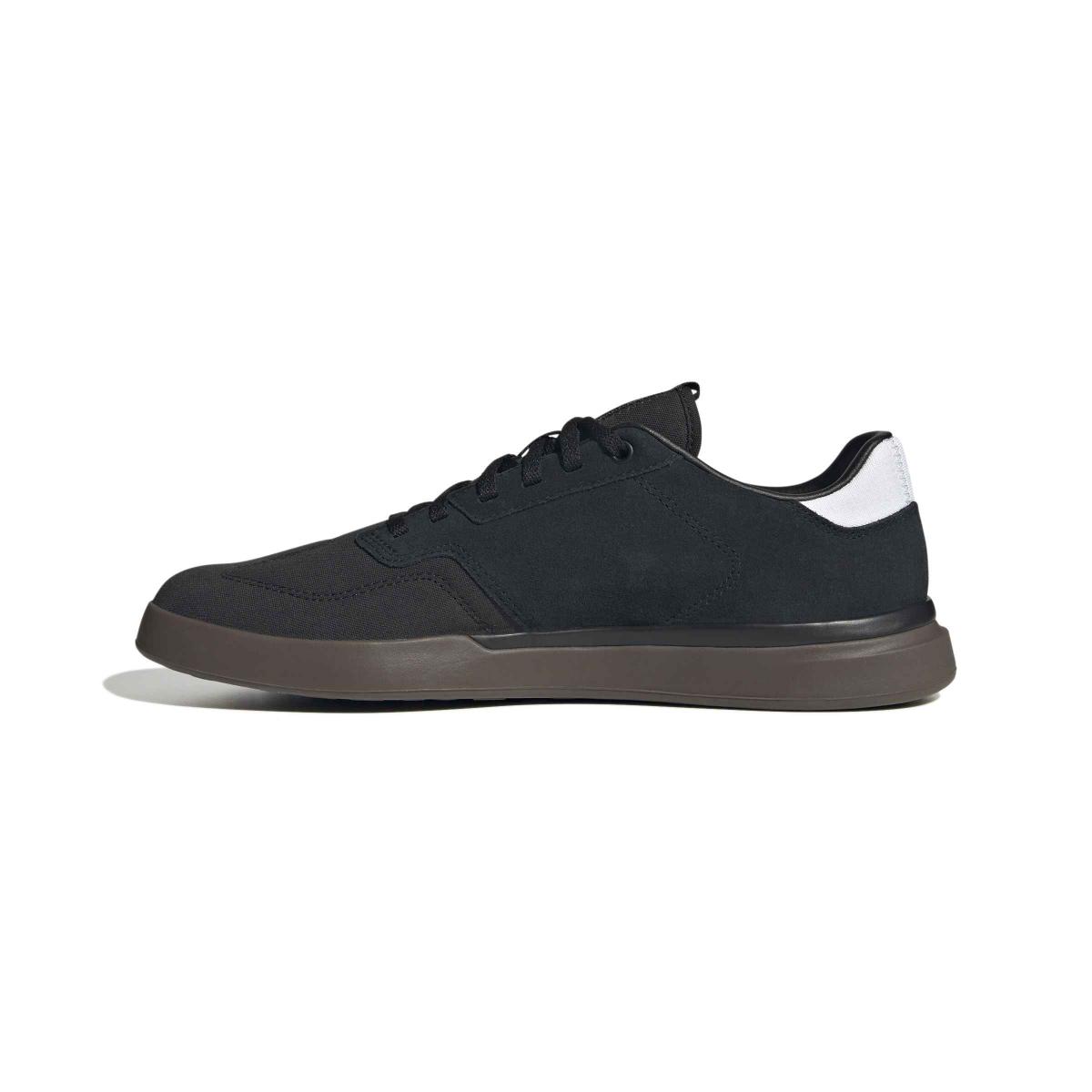 product/a/d/adidas_ih0825_5_footwear_photography_side_medial_center_view_white-nw091625.jpg