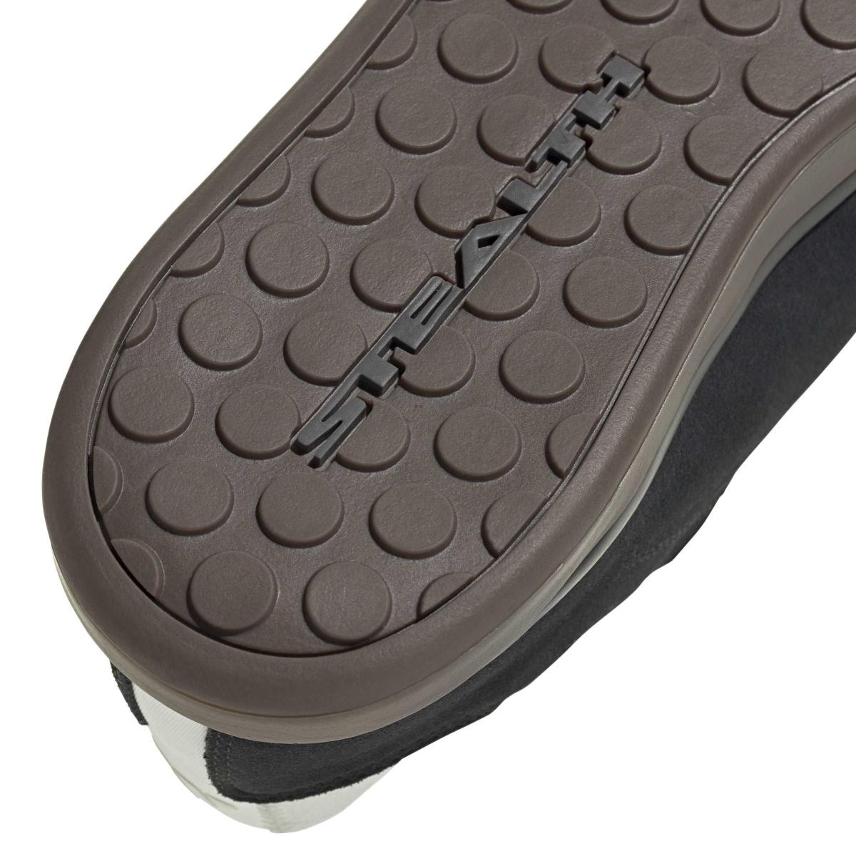 product/a/d/adidas_ih0825_8_footwear_photography_detail_view_1_white-nw091625.jpg