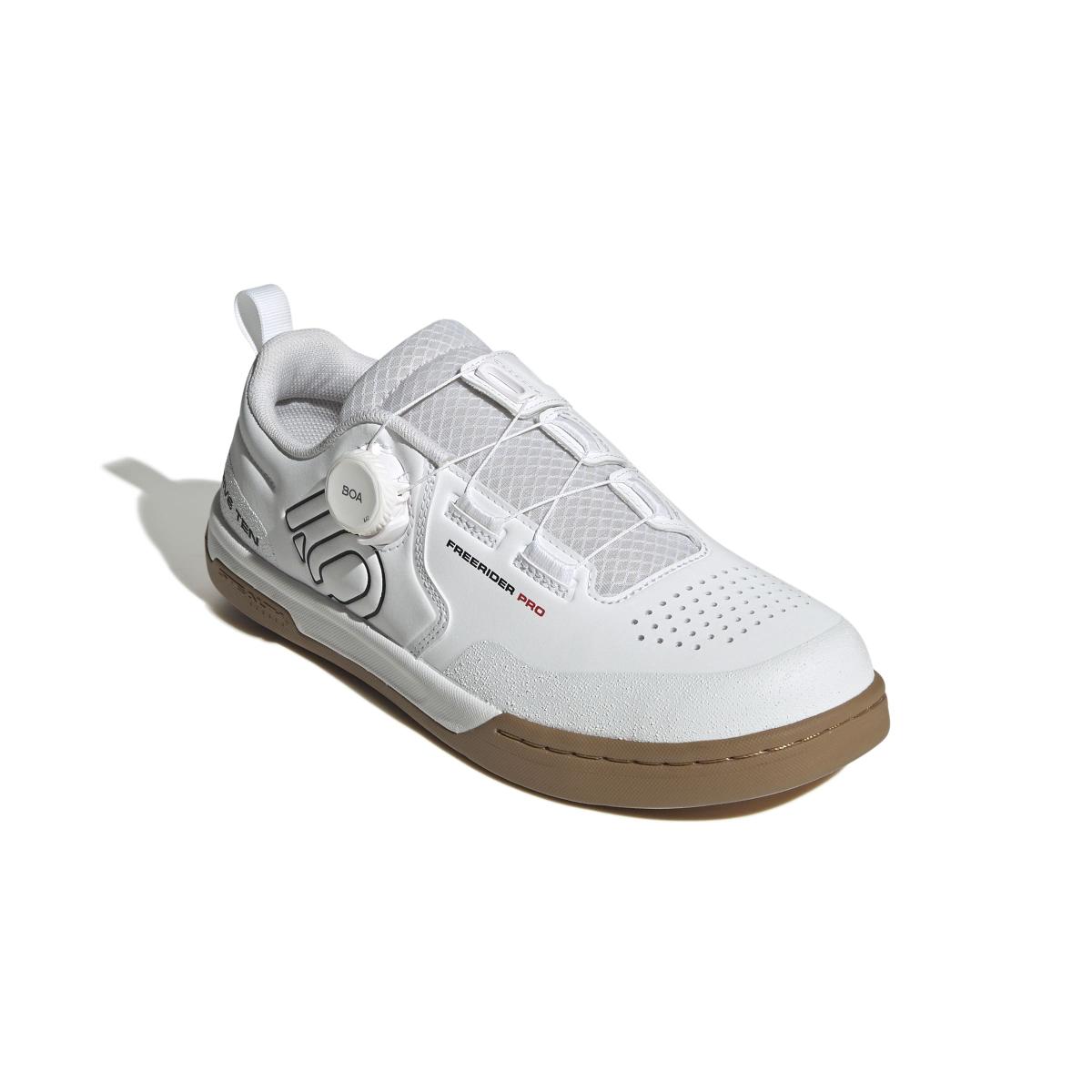 product/a/d/adidas_ih3054_6_footwear_photography_front_lateral_top_view_white-nw091625.jpg