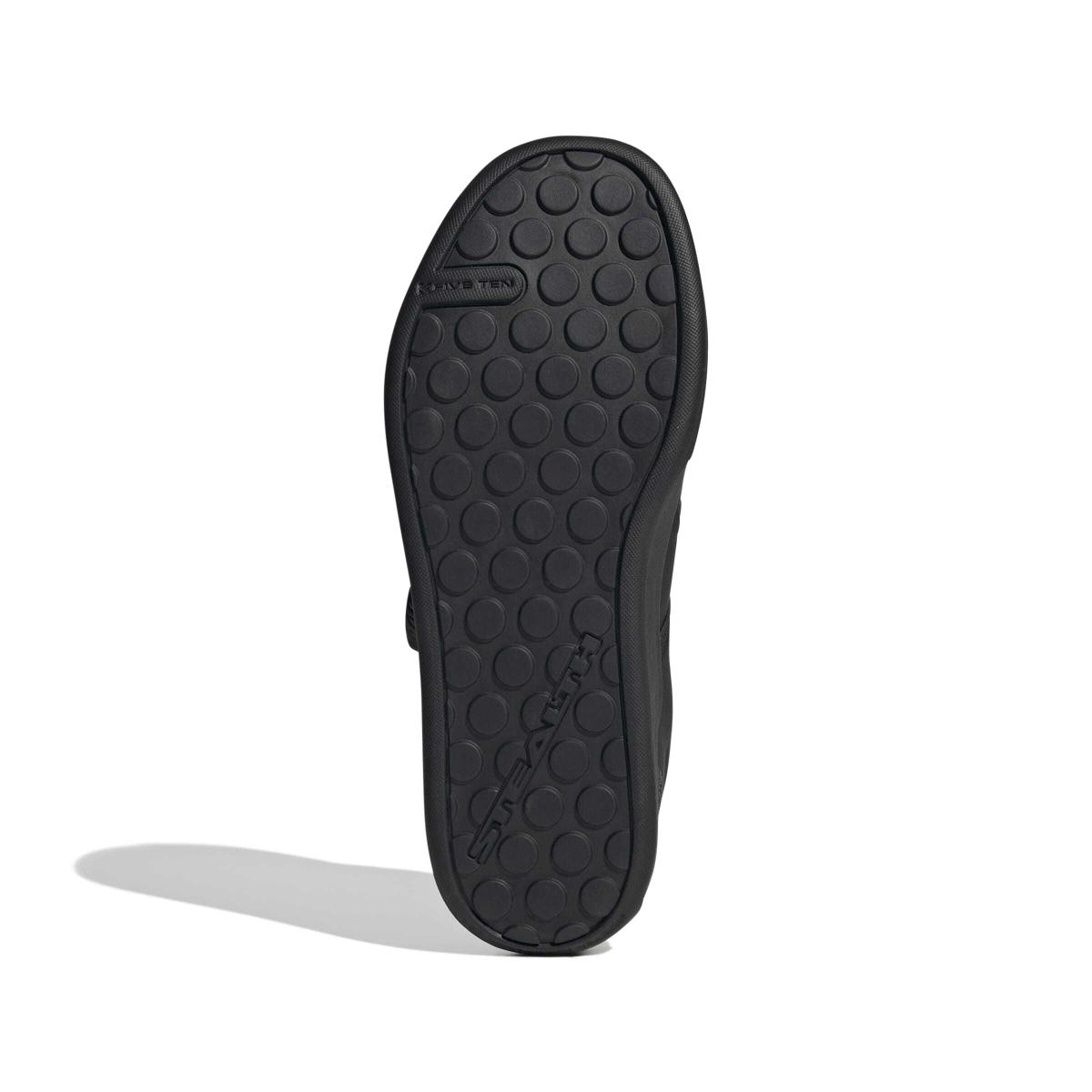 product/a/d/adidas_ih5845_4_footwear_photography_bottom_view_white-nw091625.jpg