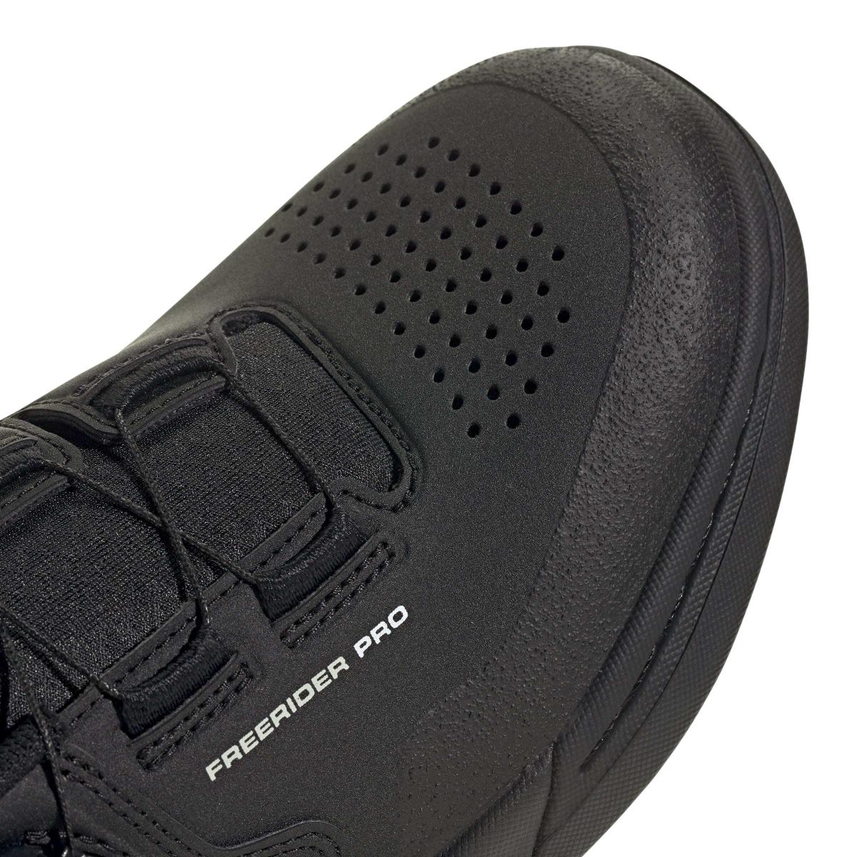 product/a/d/adidas_ih5845_8_footwear_photography_detail_view_1_white-nw091625.jpg