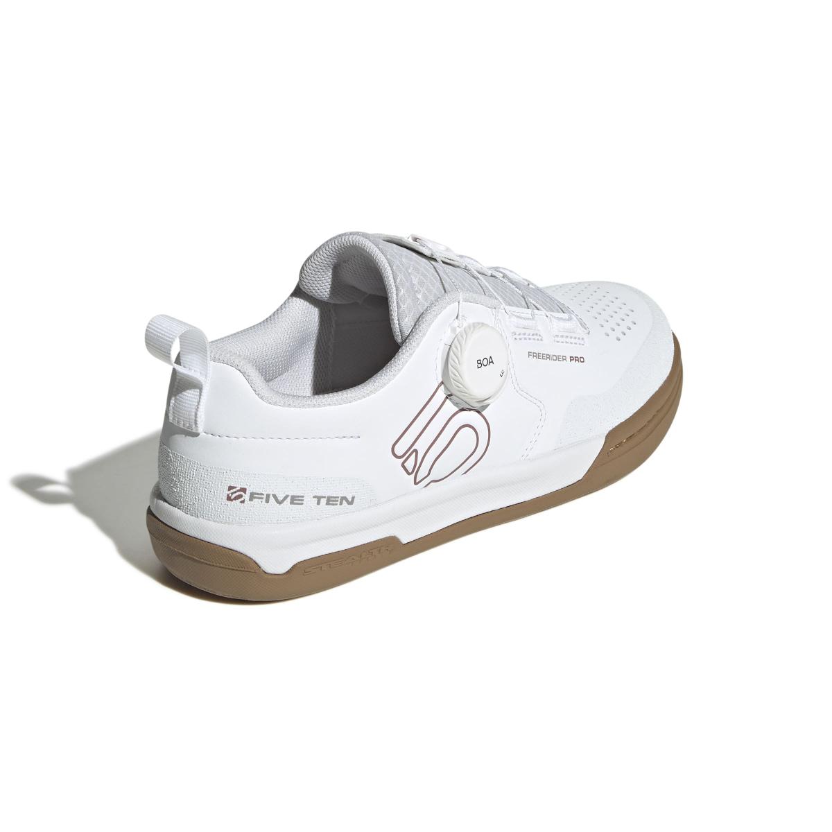 product/a/d/adidas_ih5846_7_footwear_photography_back_lateral_top_view_white.jpg