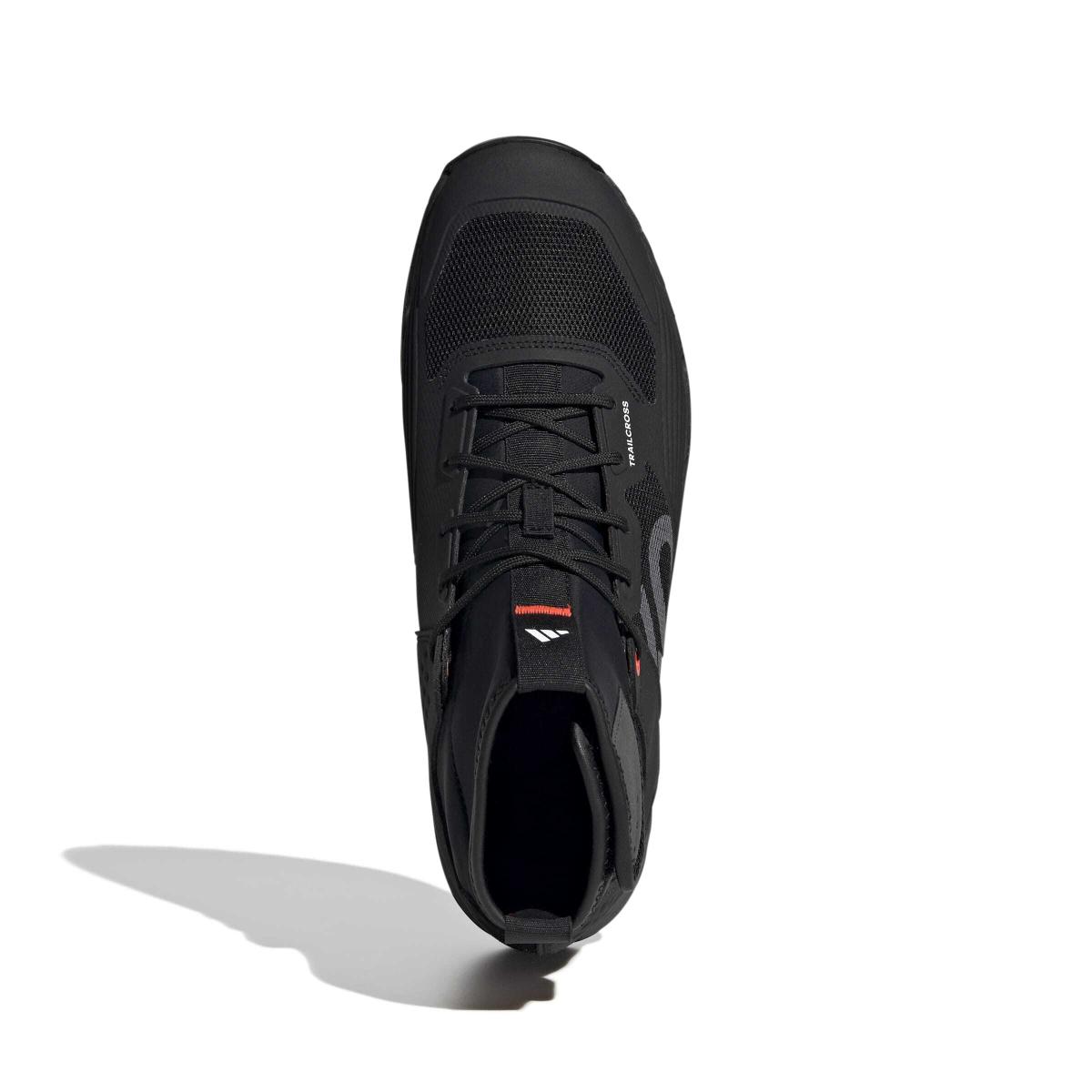 product/a/d/adidas_ji0859_3_footwear_photography_top_portrait_view_white-nw091625.jpg