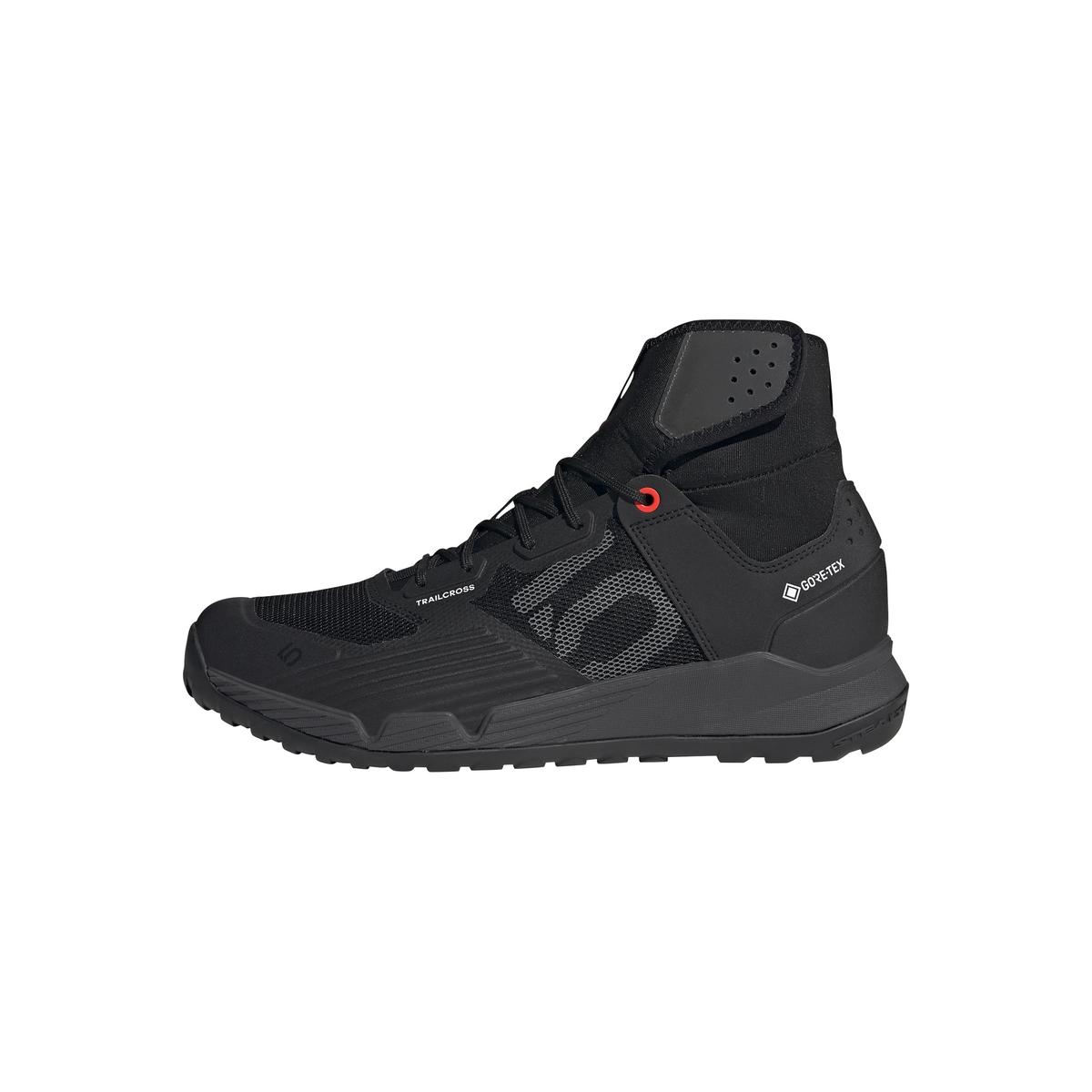 product/a/d/adidas_s29146_12_footwear_photography_left_side_center_lateral_view_white-nw031524.jpg