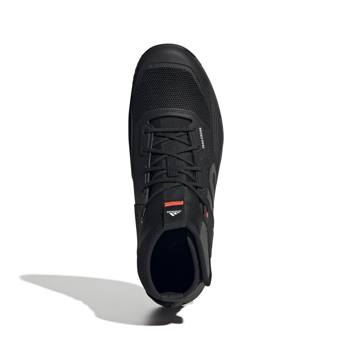 product/a/d/adidas_s29146_3_footwear_photography_top_portrait_view_white-nw031524.jpg