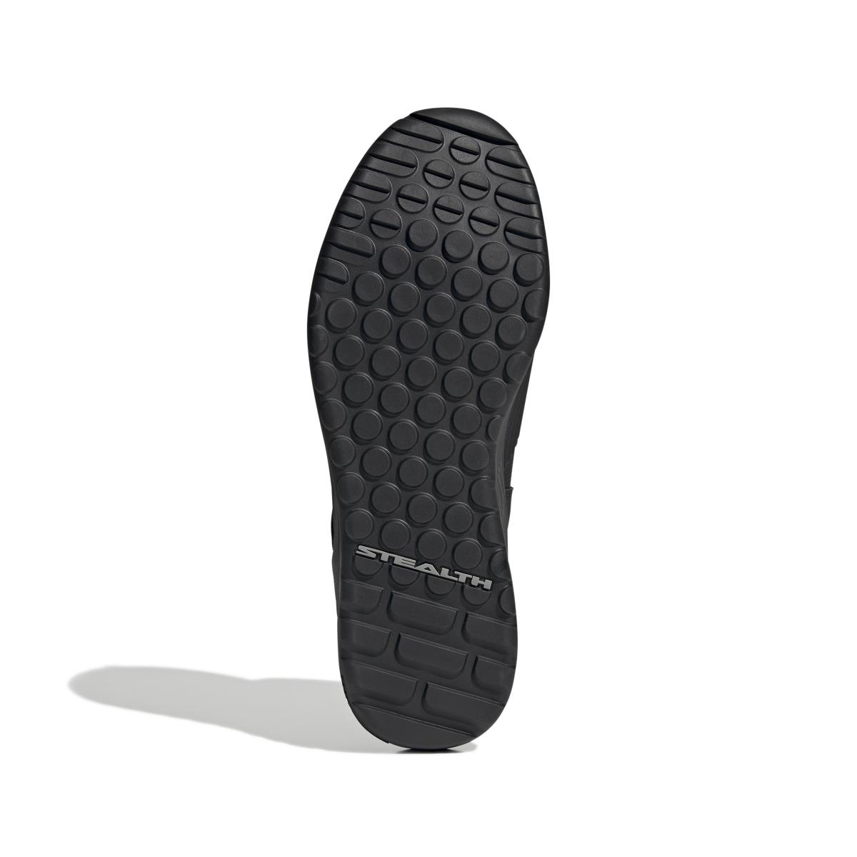 product/a/d/adidas_s29146_4_footwear_photography_bottom_view_white-nw031524.jpg