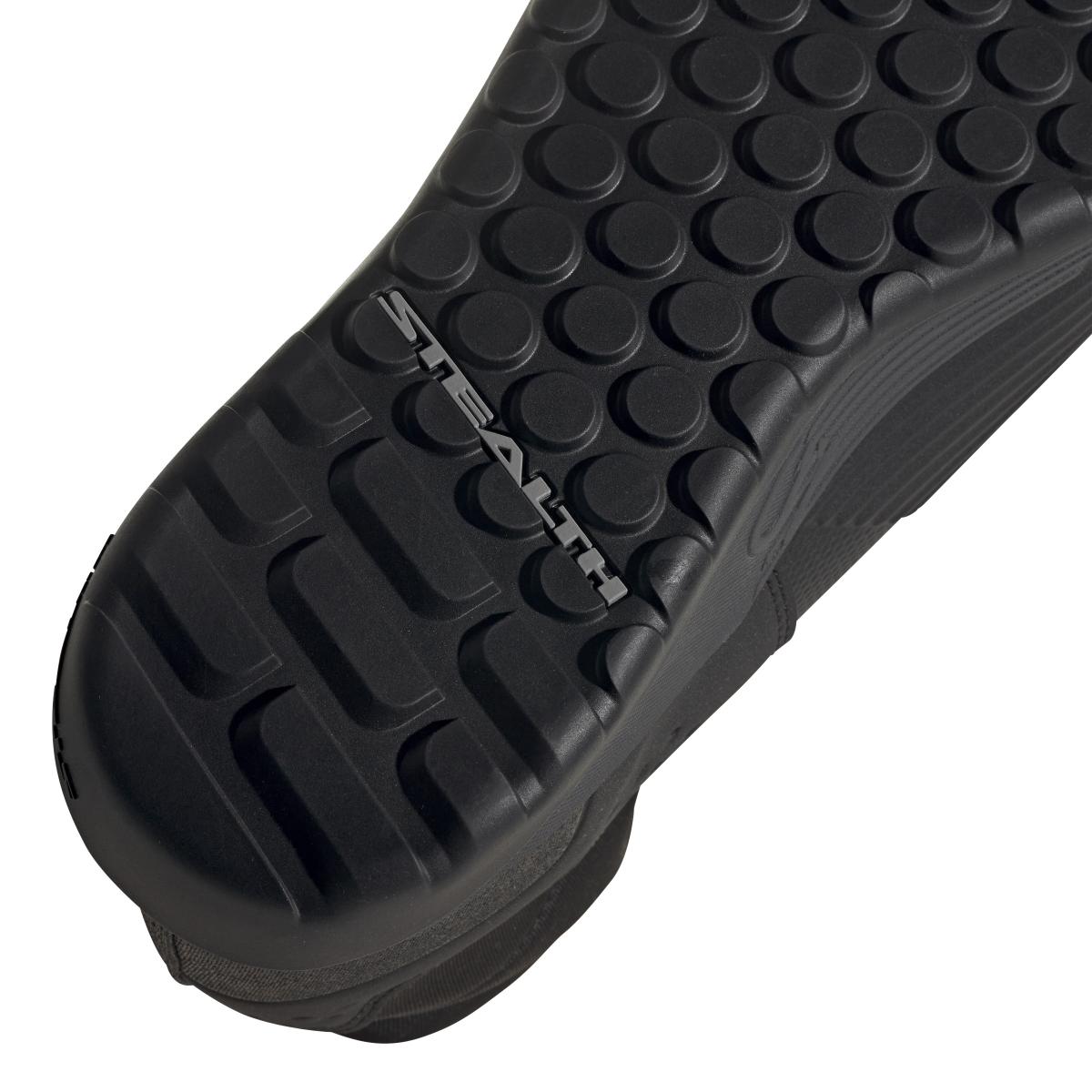 product/a/d/adidas_s29146_9_footwear_photography_detail_view_2_white-nw031524.jpg