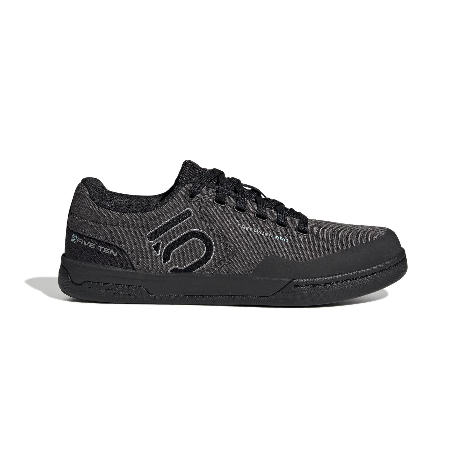 product/a/d/adidas_gz1931_1_footwear_photography_side_lateral_center_view_white.jpg