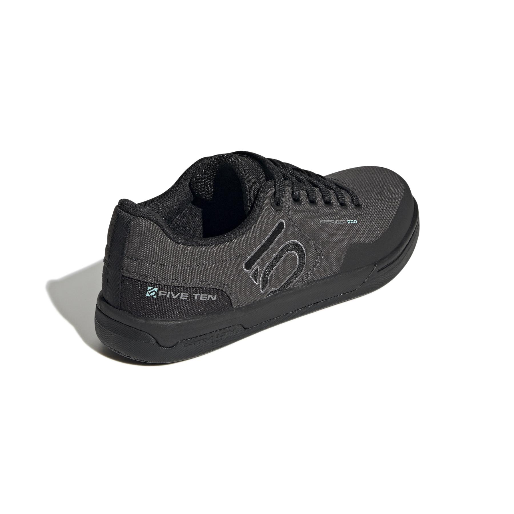 product/a/d/adidas_gz1931_7_footwear_photography_back_lateral_top_view_white.jpg