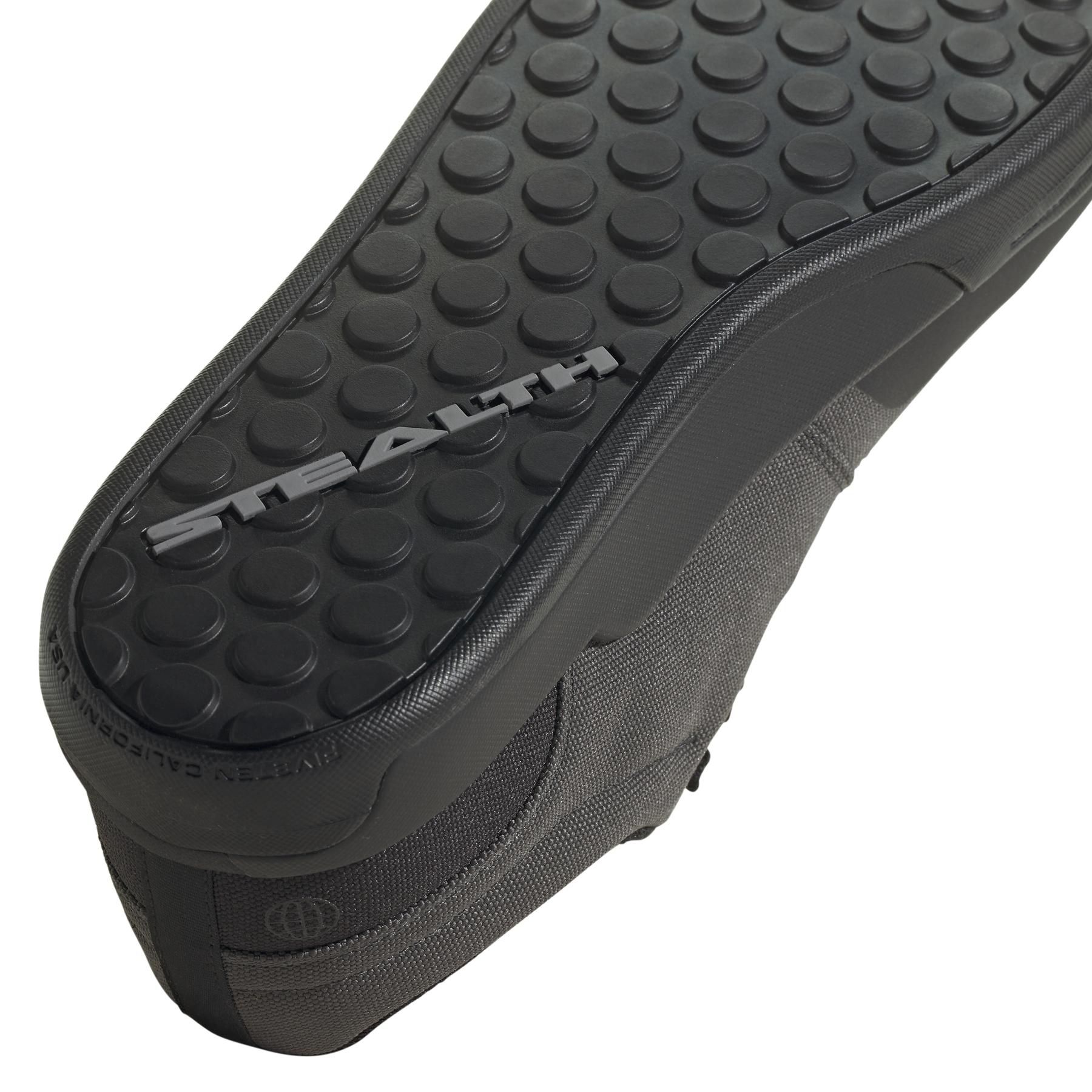 product/a/d/adidas_gz1931_9_footwear_photography_detail_view_2_white.jpg