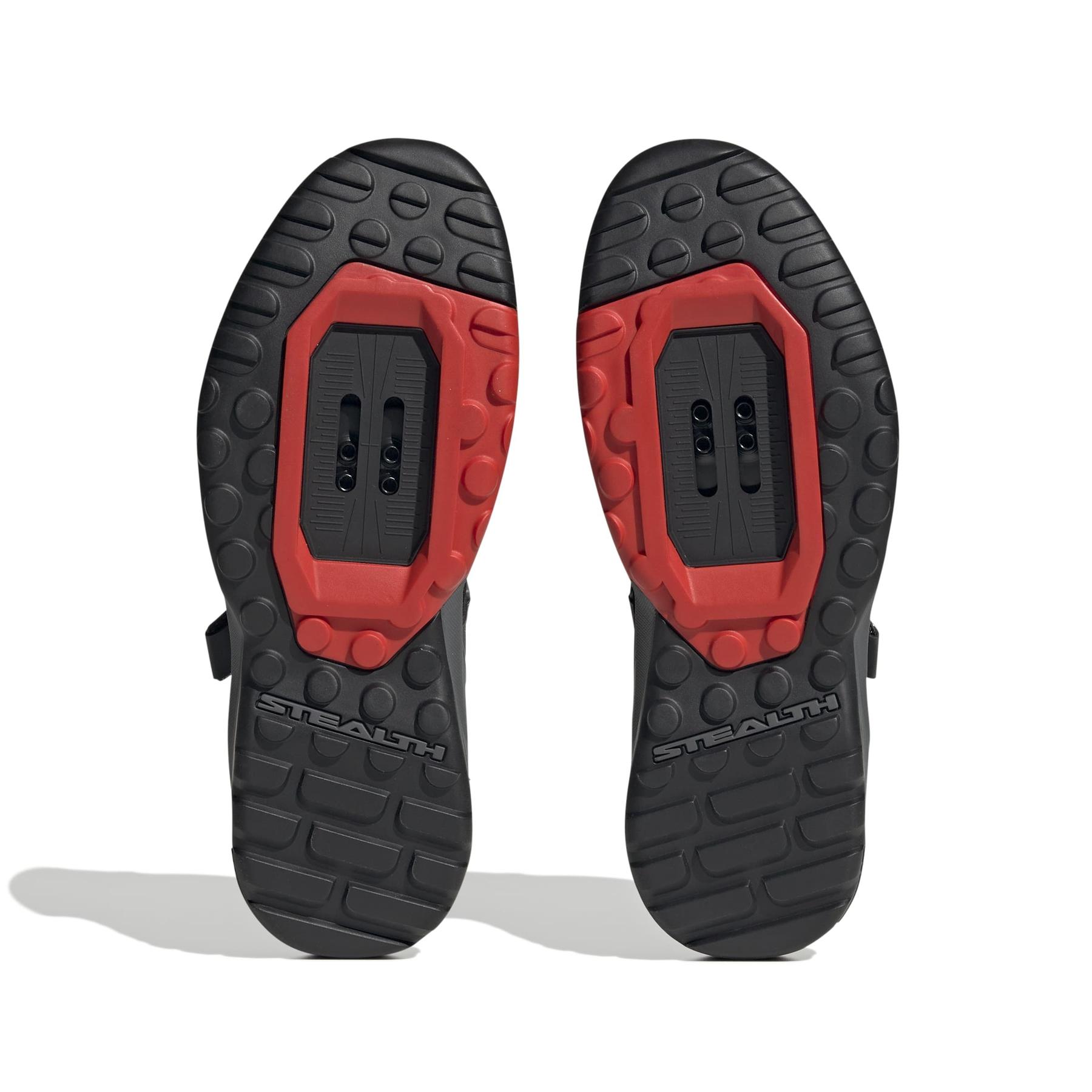 product/a/d/adidas_hp9931_4_footwear_photography_bottom_view_white-nw091625.jpg