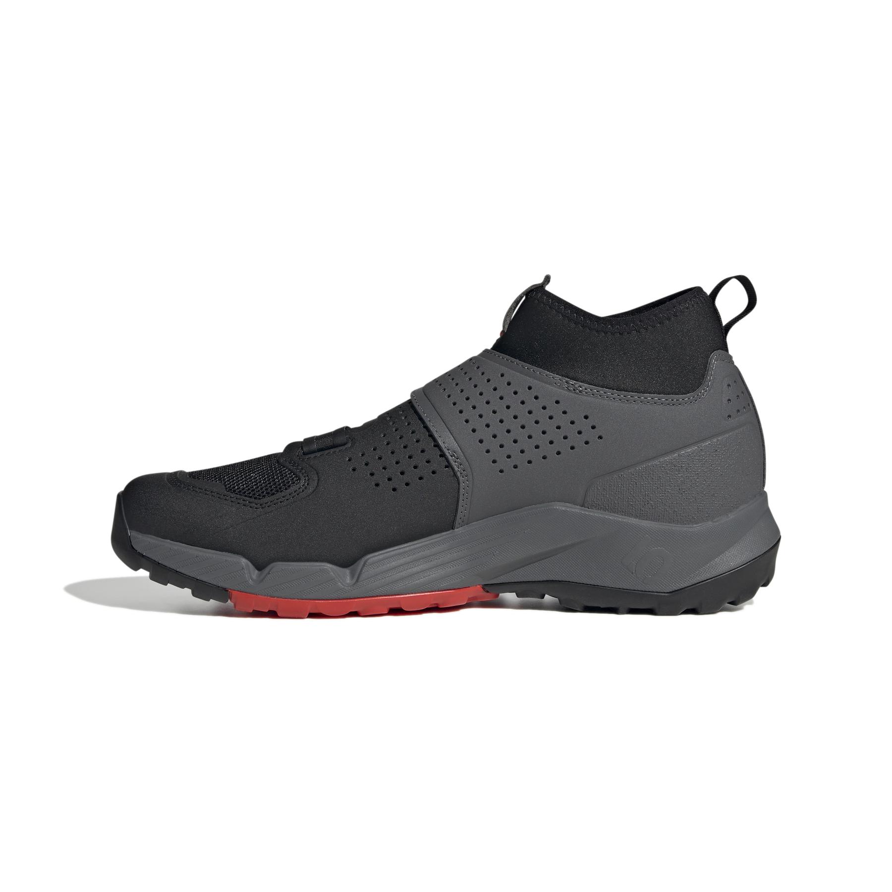 product/a/d/adidas_hp9935_5_footwear_photography_side_medial_center_view_white-nw091625.jpg